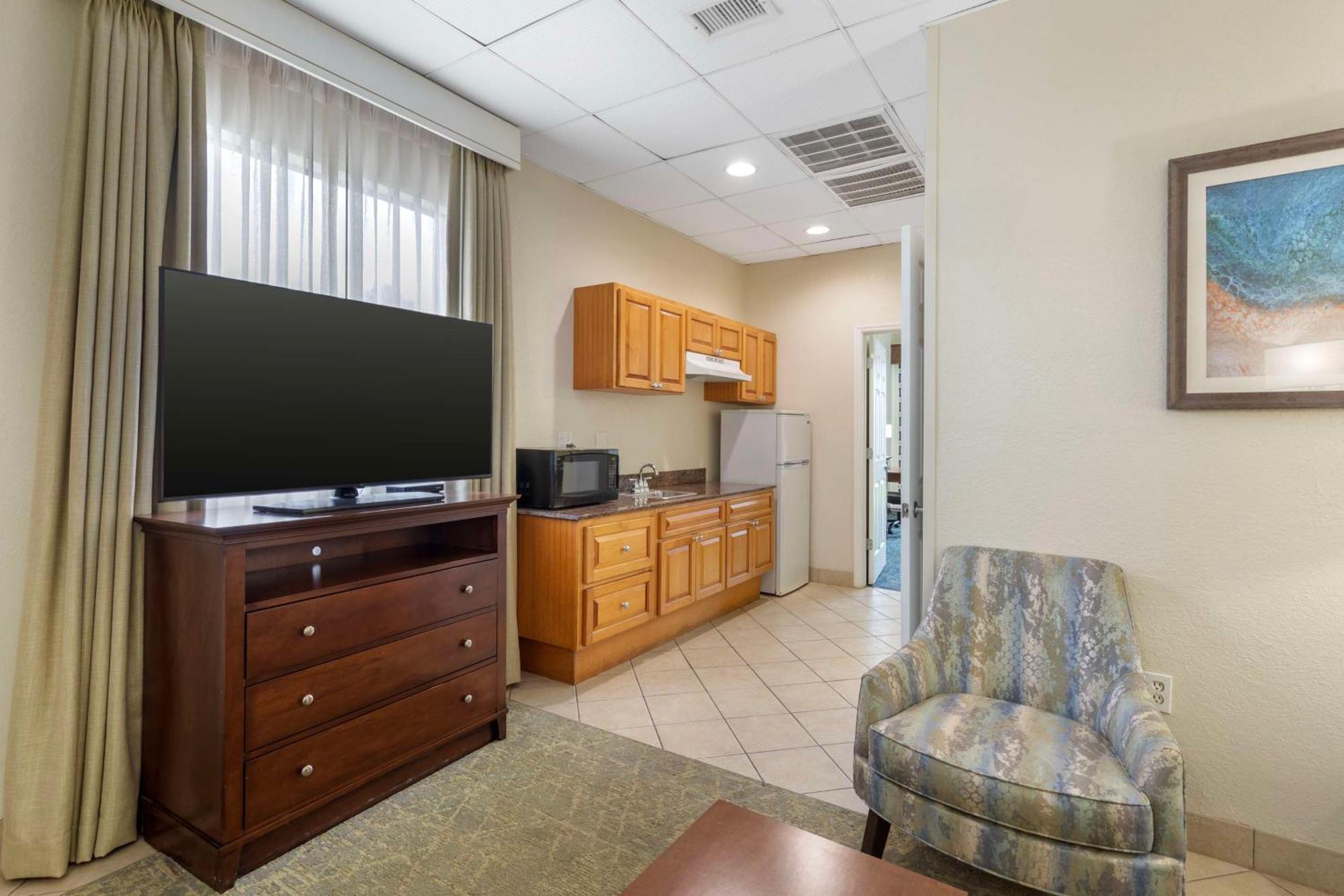 Family Suite 2 Queen Beds Kitchenette,1665399996:JPEG