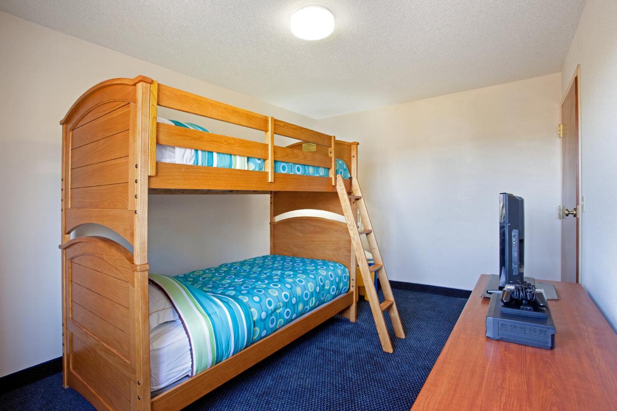 Suite with Two Queen Beds and Courtyard View