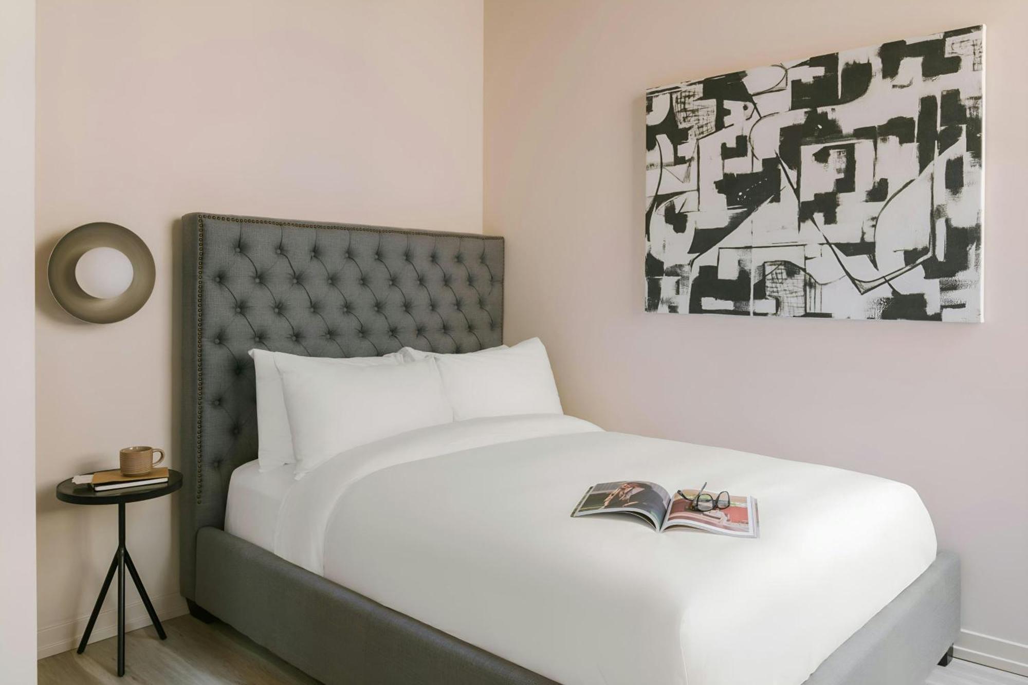 One-Bedroom Apartment Queen Bed,1670986331:JPEG