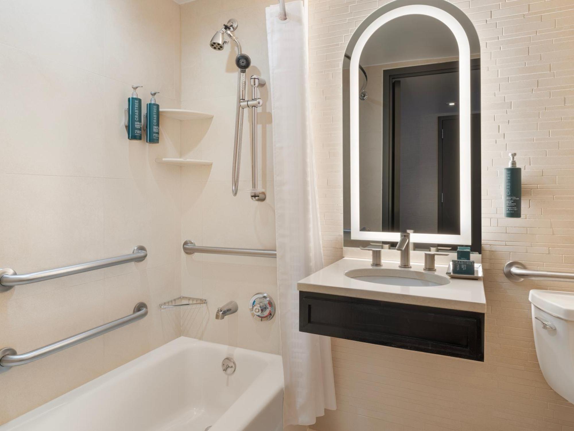 Queen Room Bath Tub Mobility Accessible,1672575277:JPEG