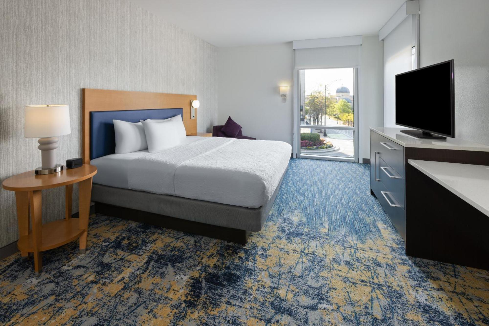 One-Bedroom King Suite - Non-Smoking