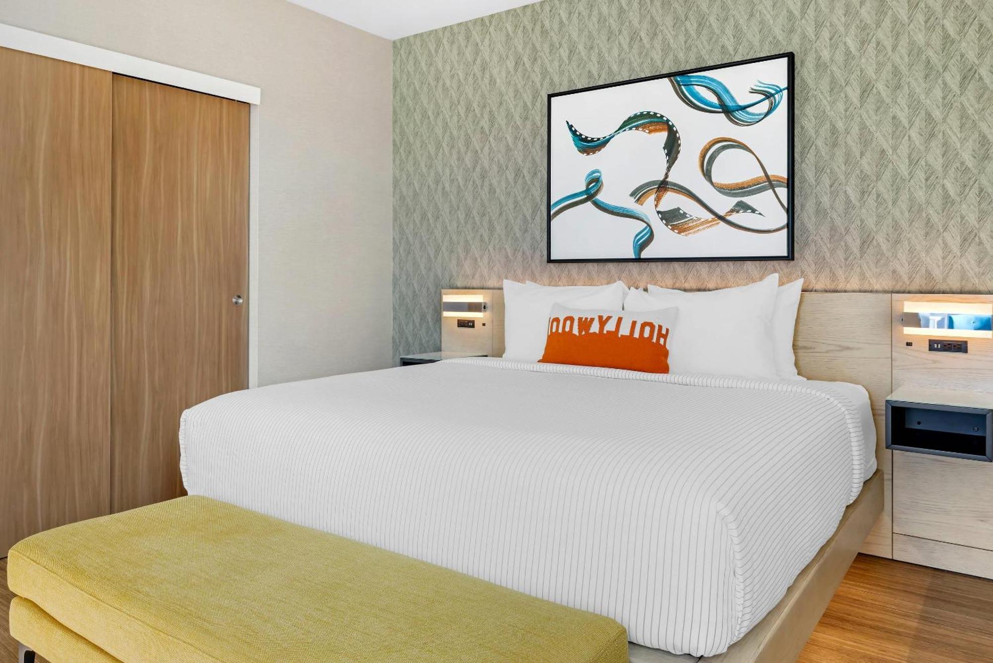 King Suite Sofa or Accessible Tub Disability Access or Non Smoking,1674040793:JPEG