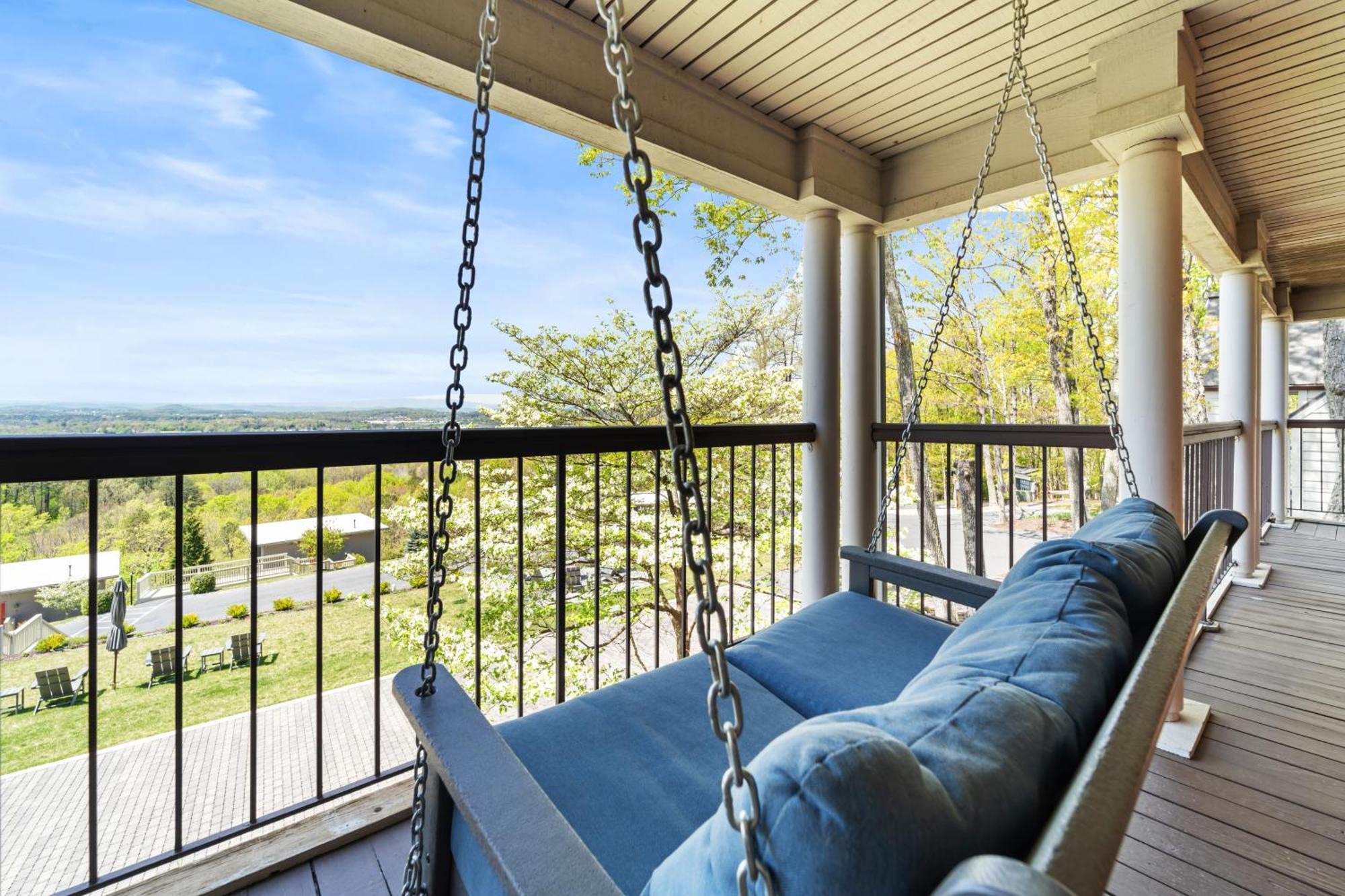 King Room with Mountain View