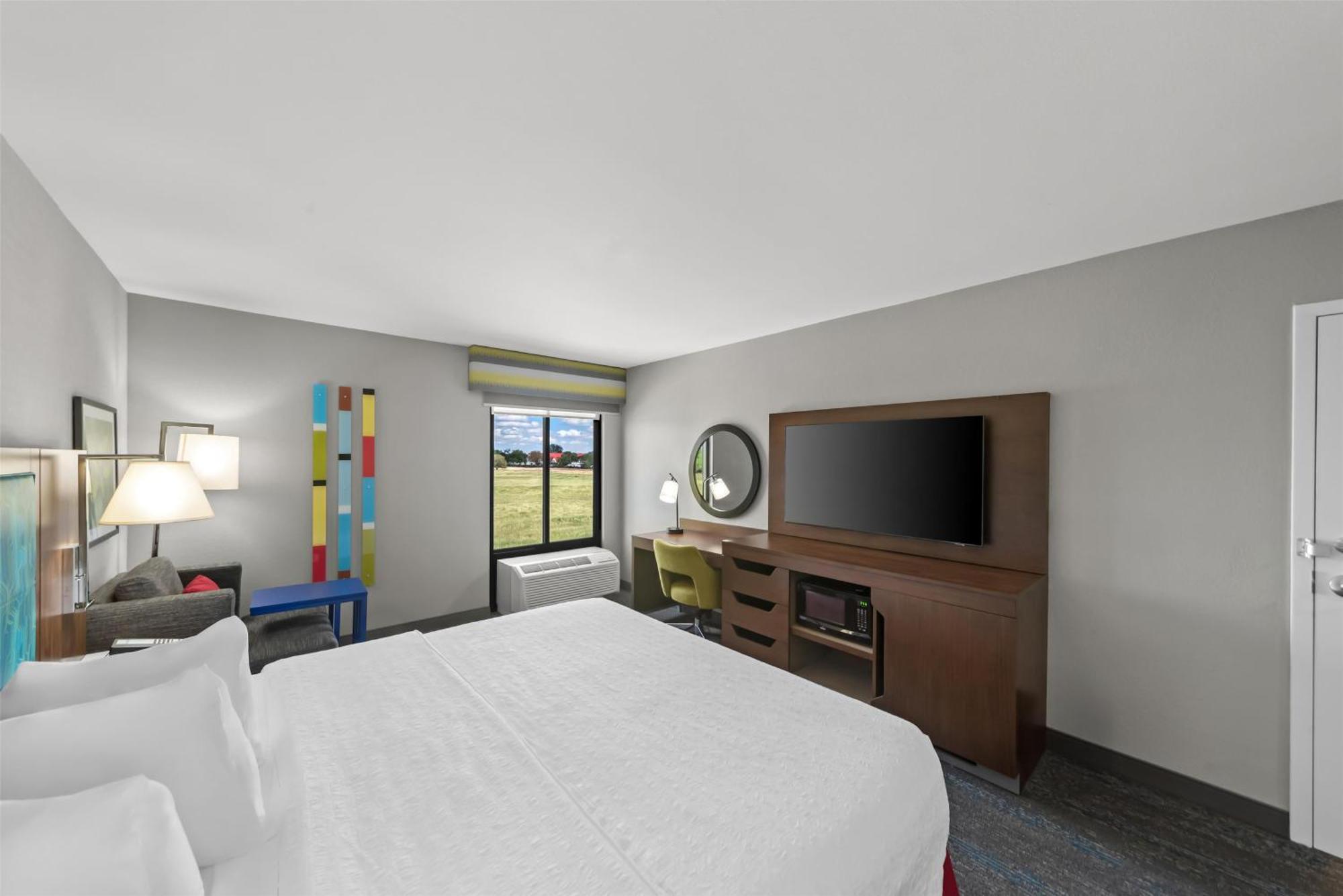 Quarto com Cama King-size - Acesso a Pessoas com Mobilidade Condicionada