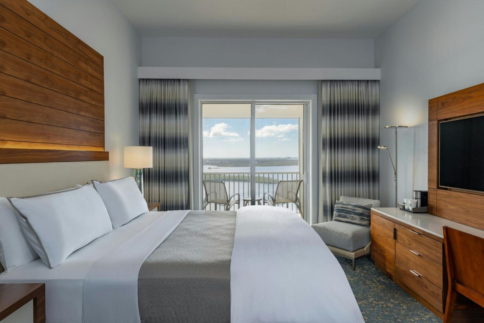 Deluxe King Room,1676739004:JPEG