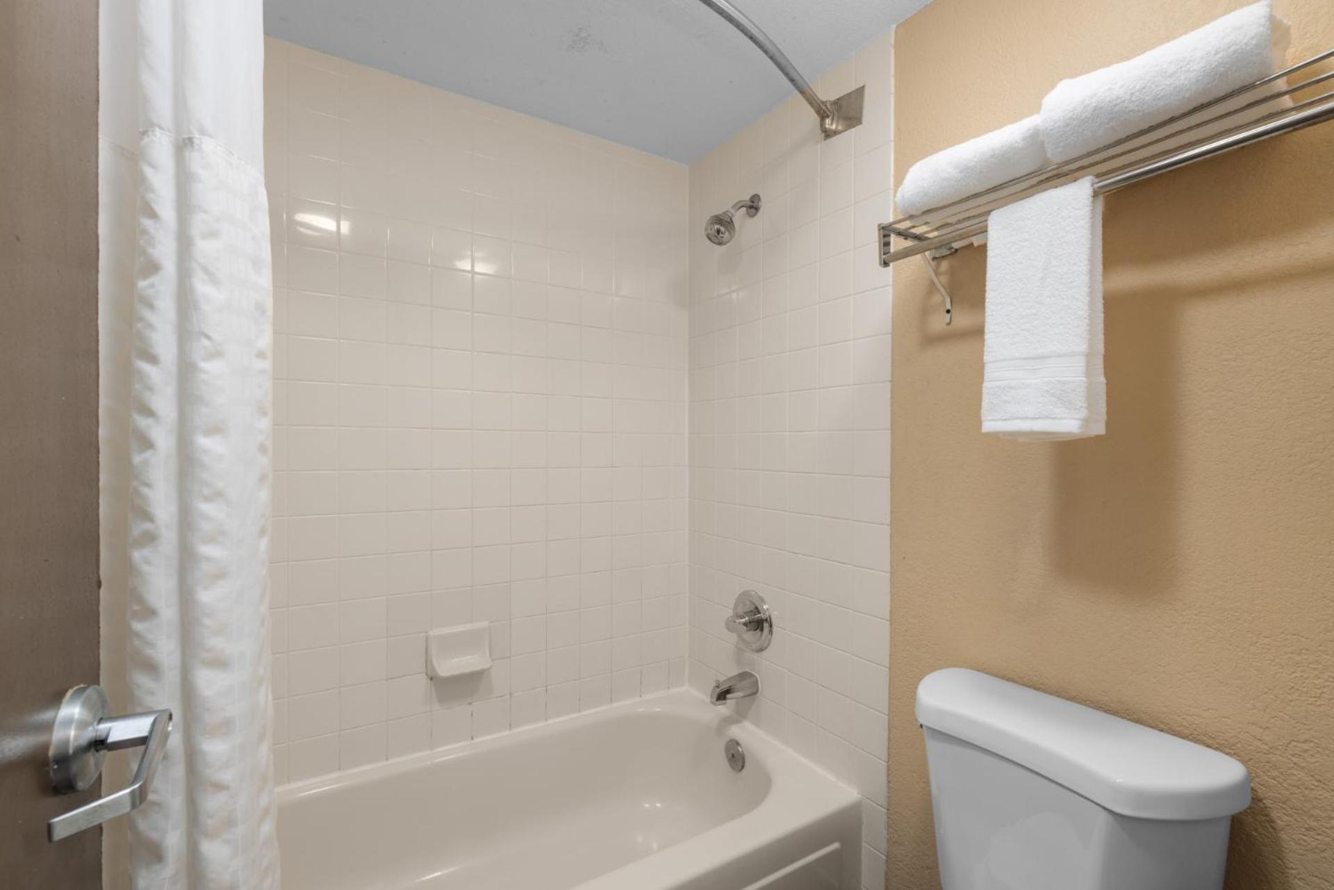 One-Bedroom King Suite - Non-Smoking