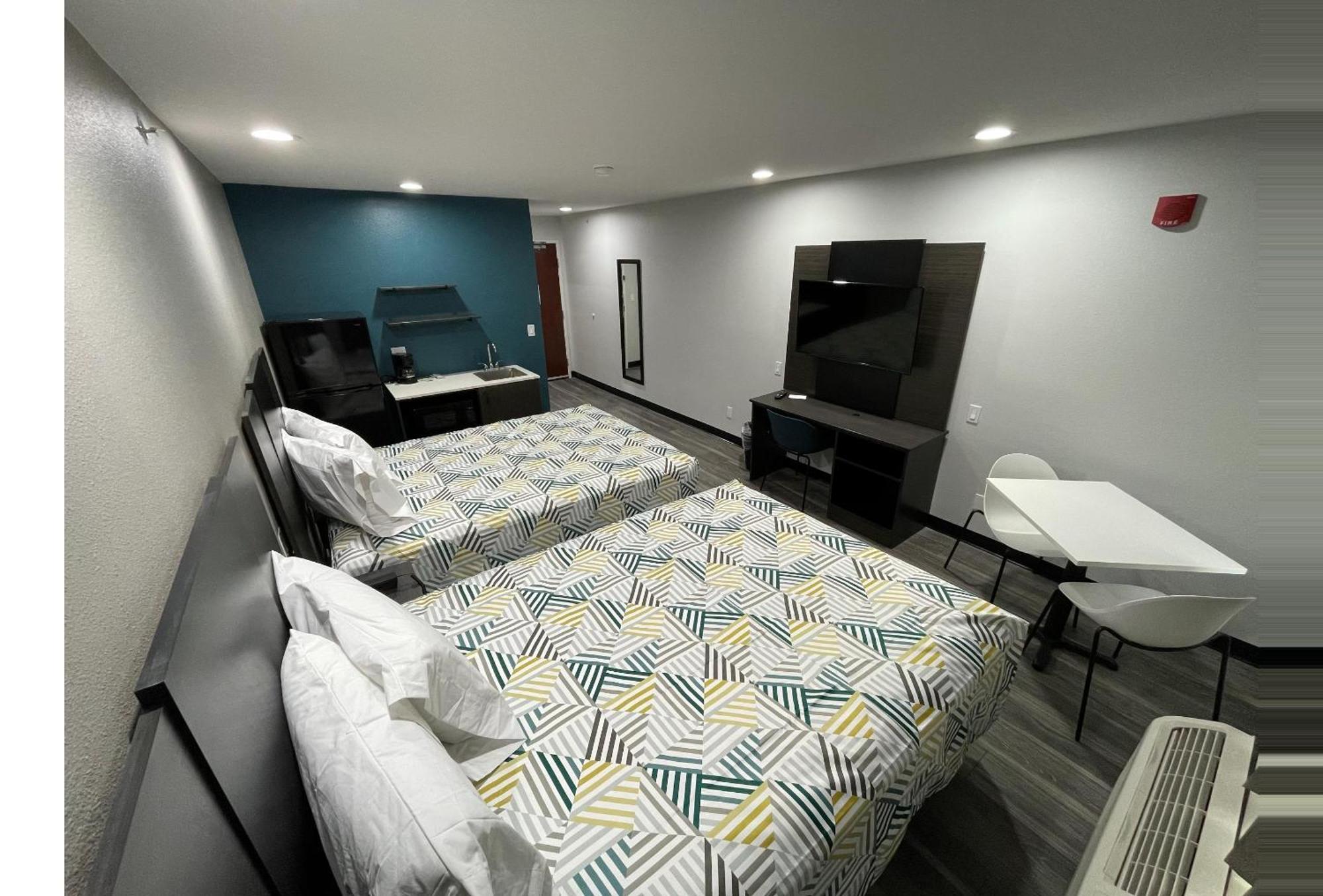Queen Room with Two Queen Beds - Disability Access - Non-Smoking