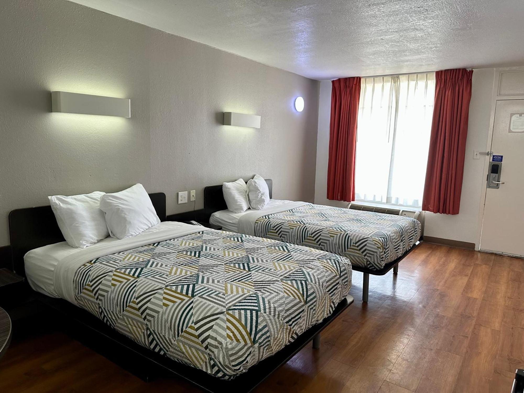 Quadruple Room - Non-Smoking