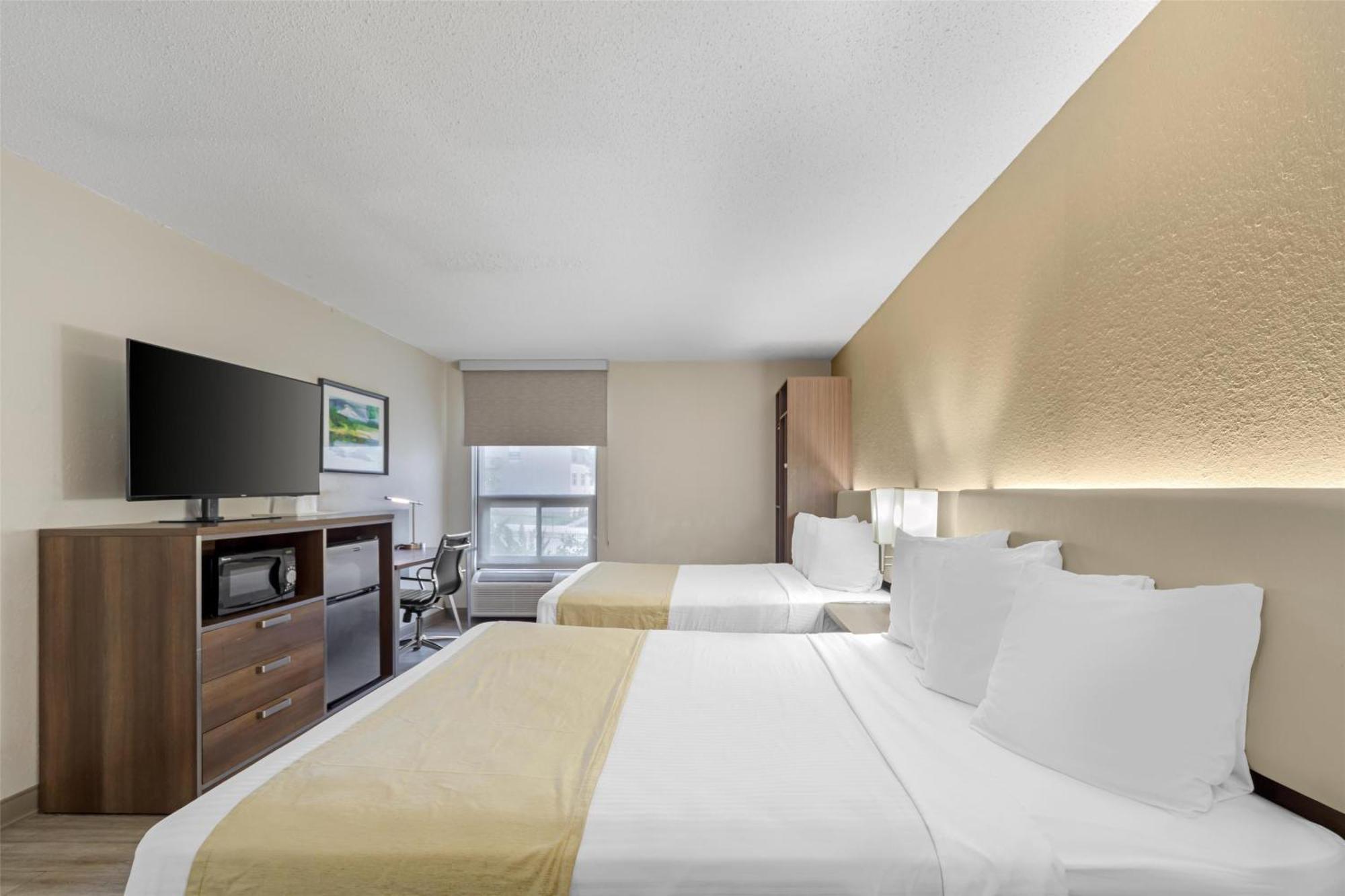 Queen Room with Two Queen Beds - Smoking