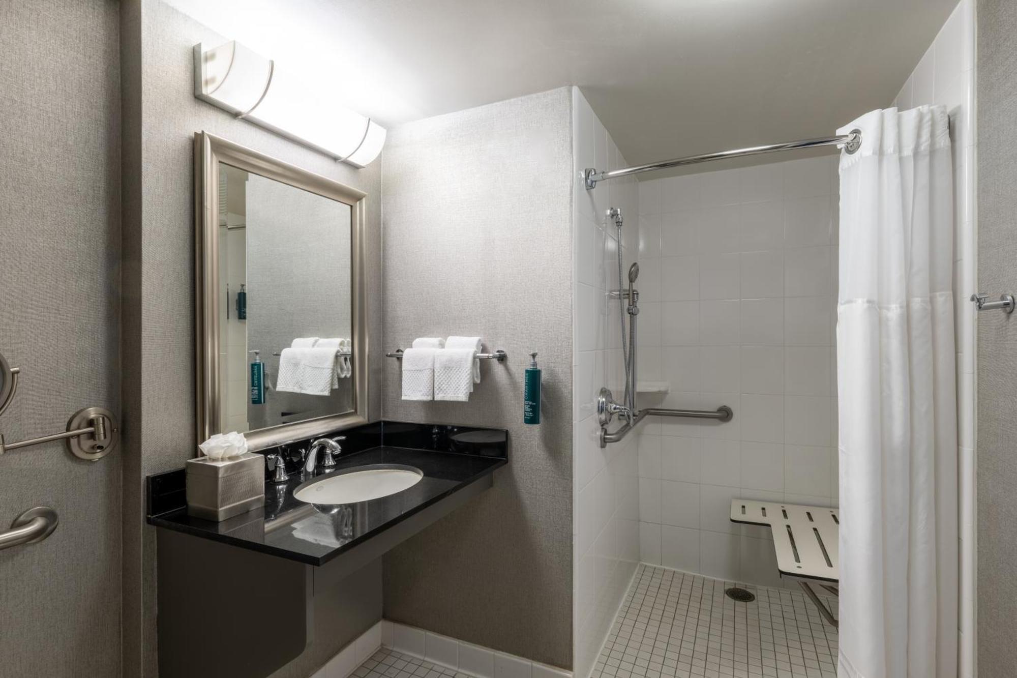 Queen Room Bay View Disability Access Roll Shower,1547323228:JPEG