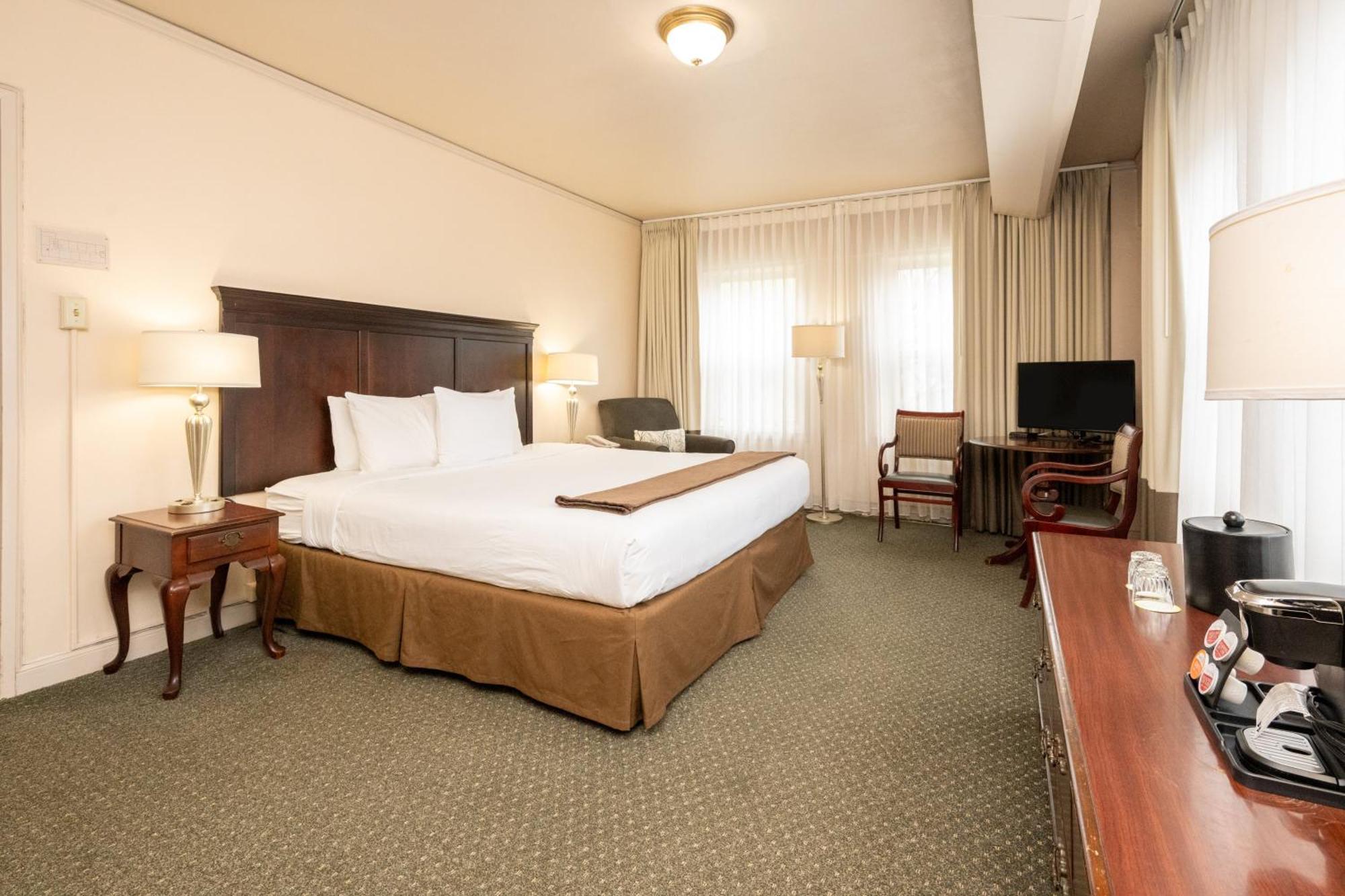 Deluxe King Room,1695744320:JPEG