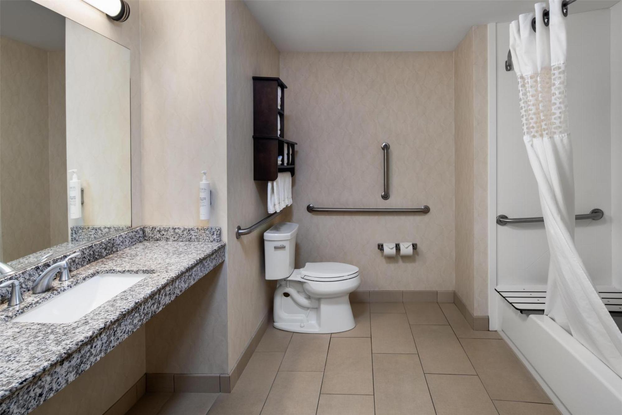 King Room with Accessible Tub - Mobility and Hearing Access/Non-Smoking