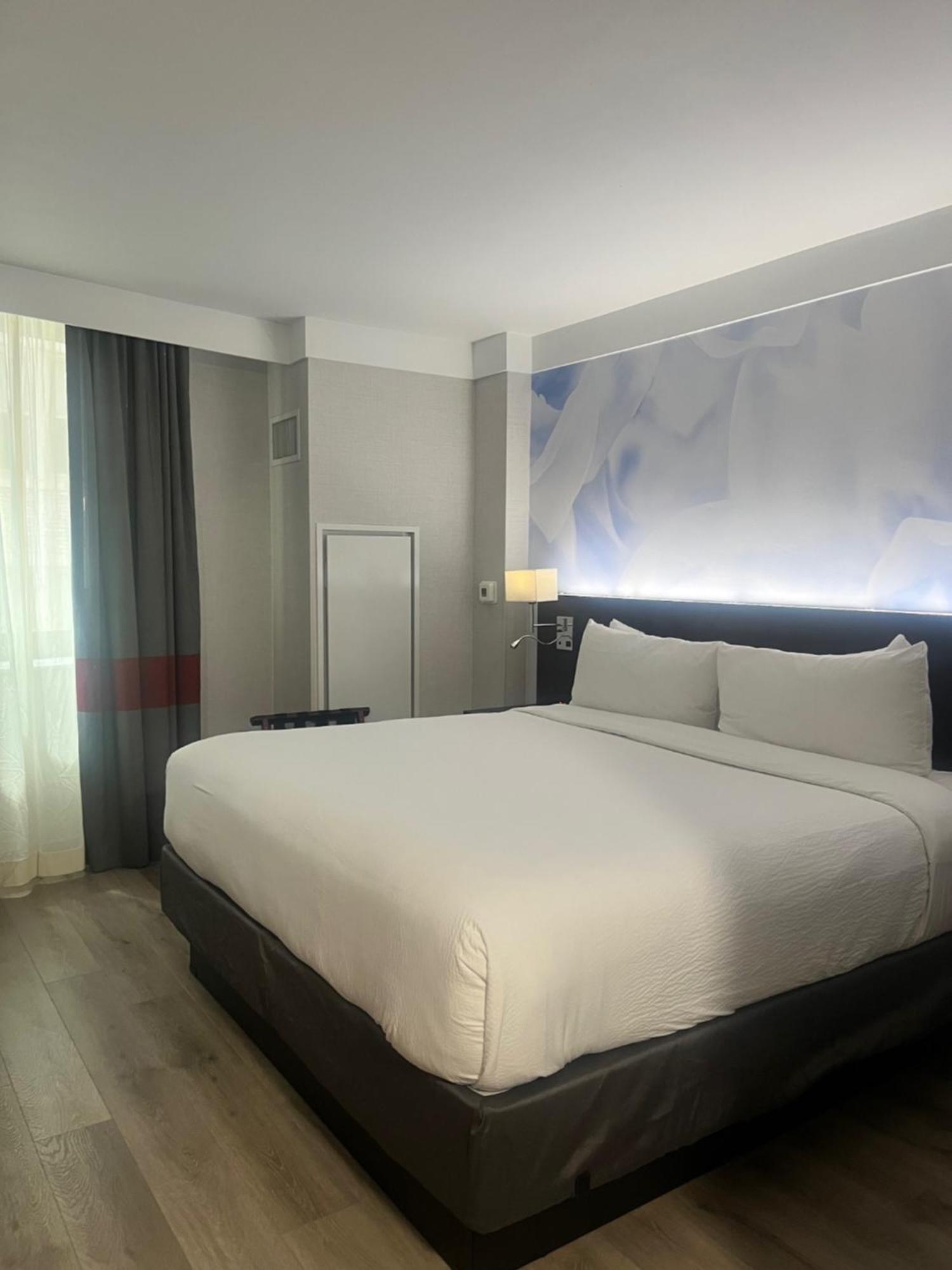 King Room Mobility Hearing Accessible Roll Shower,1696630251:JPEG