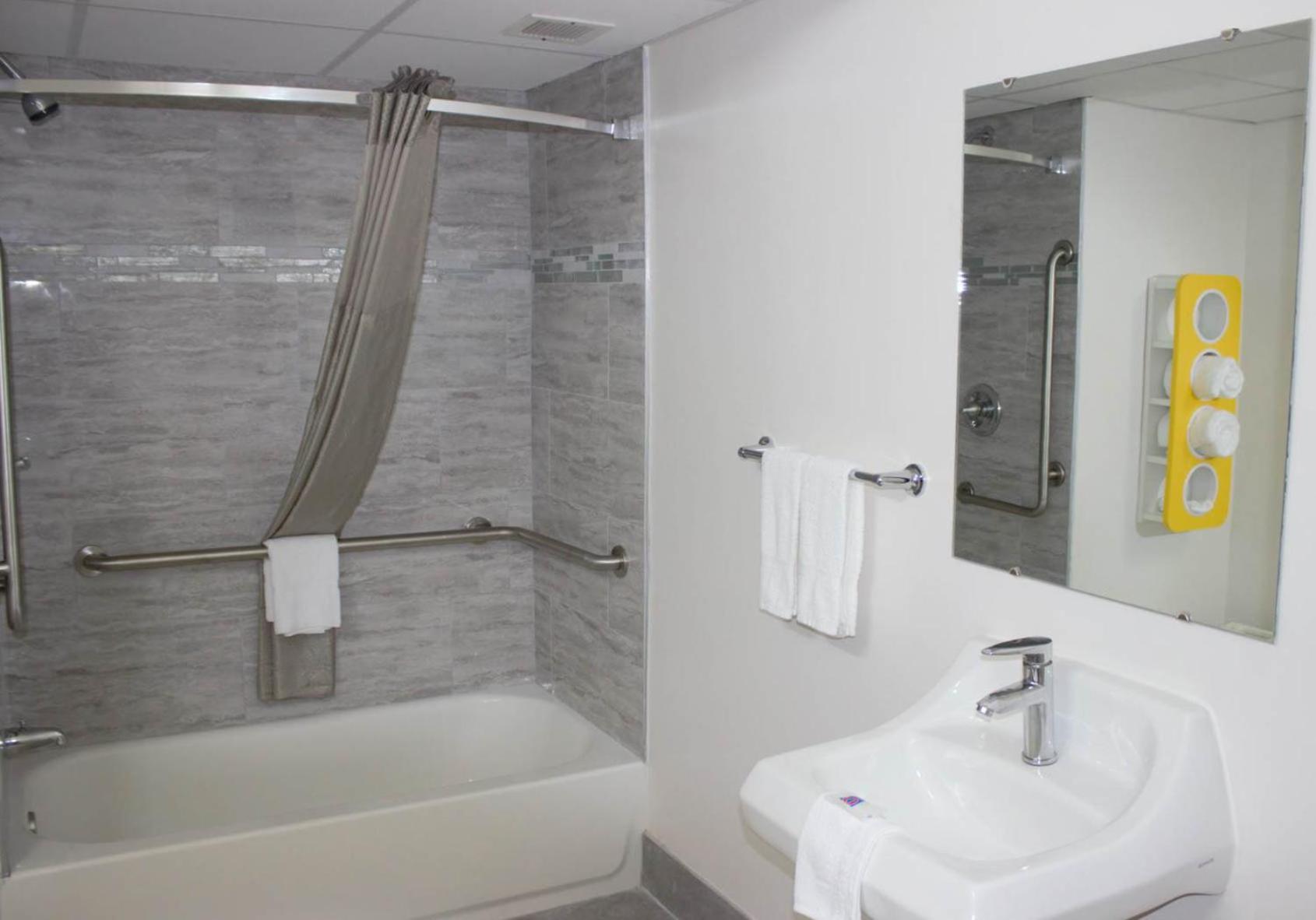 Deluxe Queen Room with Two Queen Beds - Non-Smoking