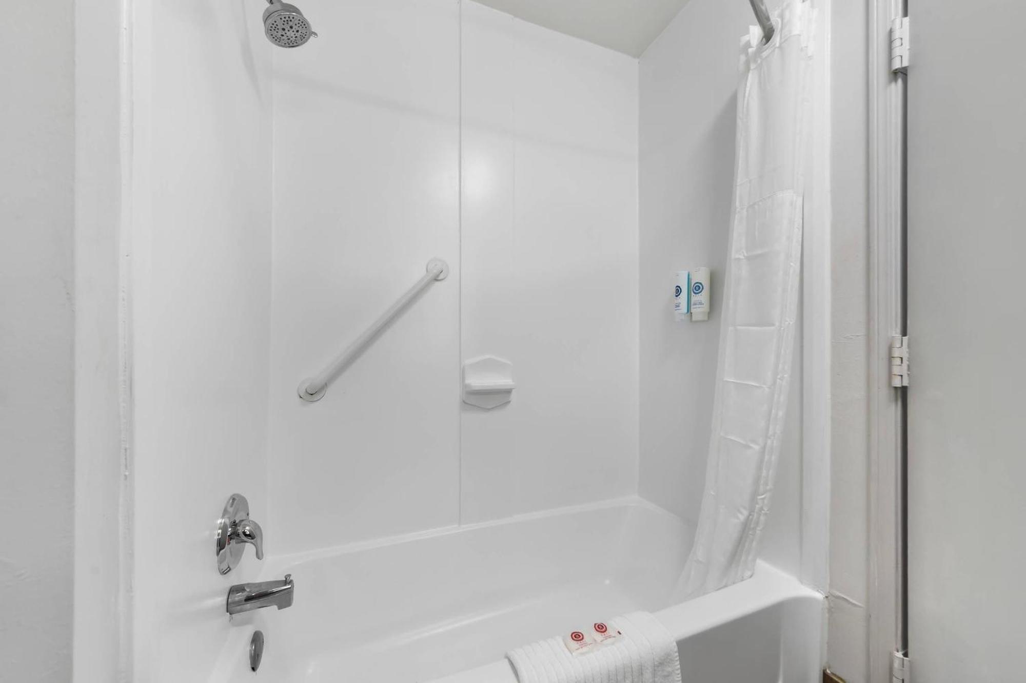 King Suite - Disability Access/Non-Smoking