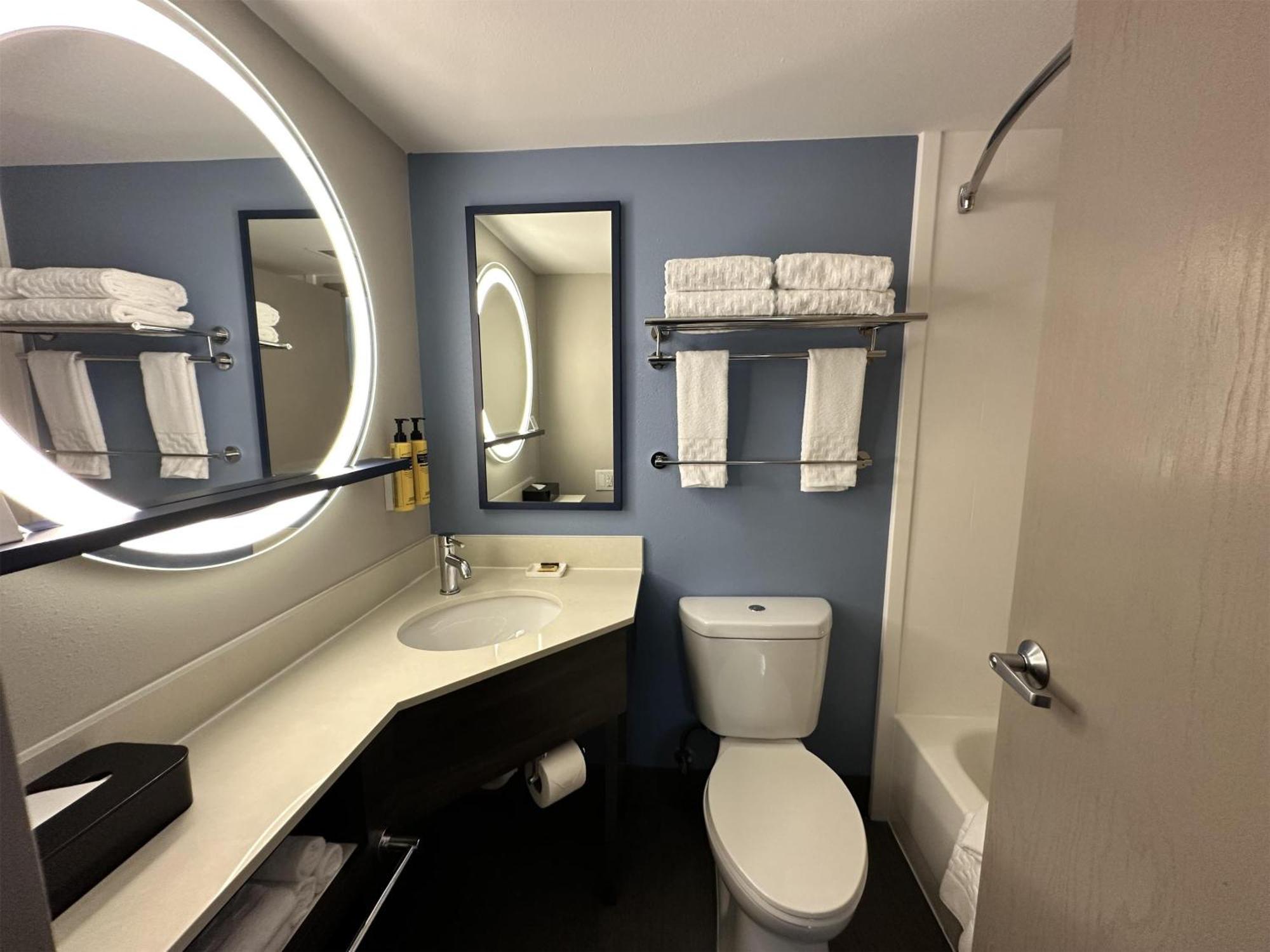 Top Floor Larger King Room with Chair with Ottoman - Non-Smoking