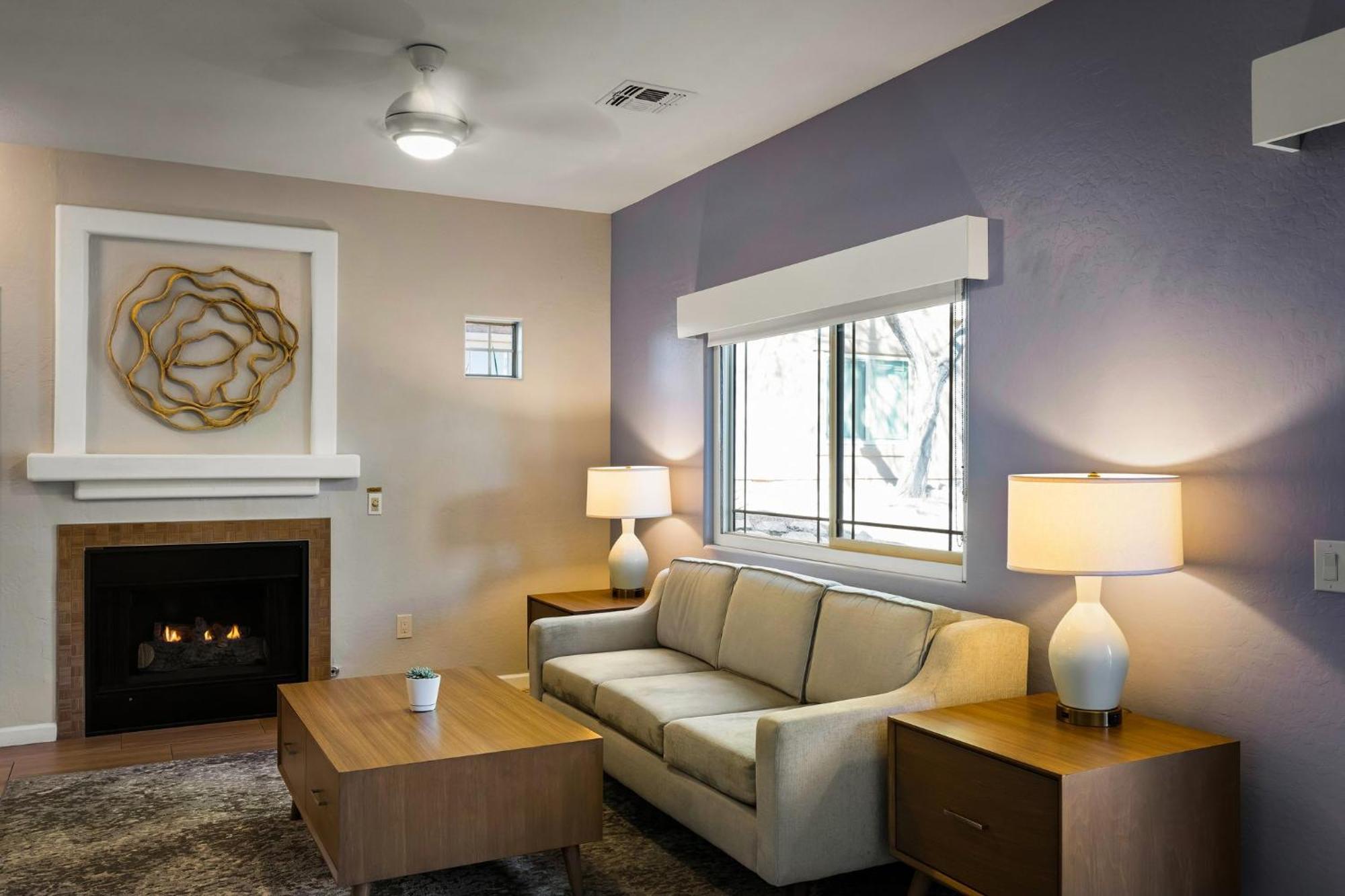 Three-Bedroom Apartment,1698966404:JPEG