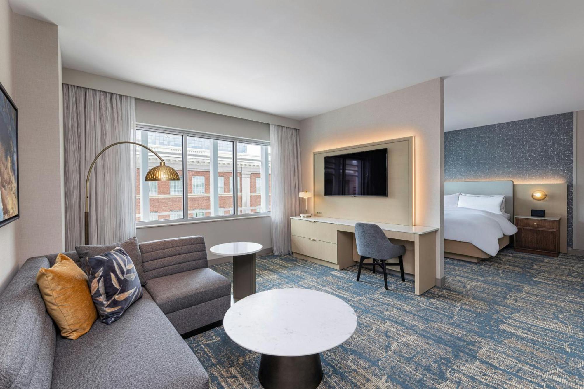 Junior King Suite,1703583243:JPEG
