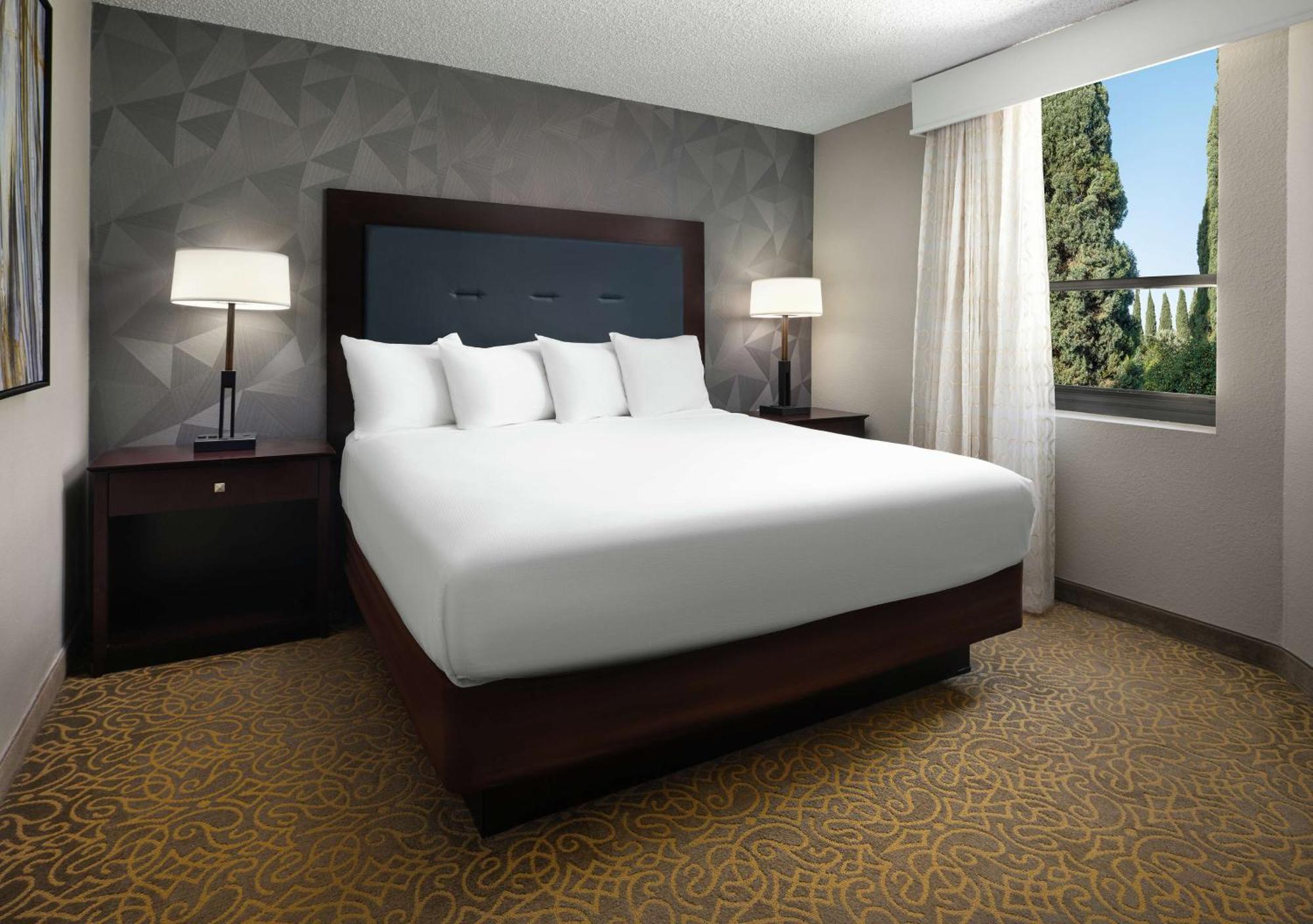 Premium Two-Room King Suite,1551376156:JPEG