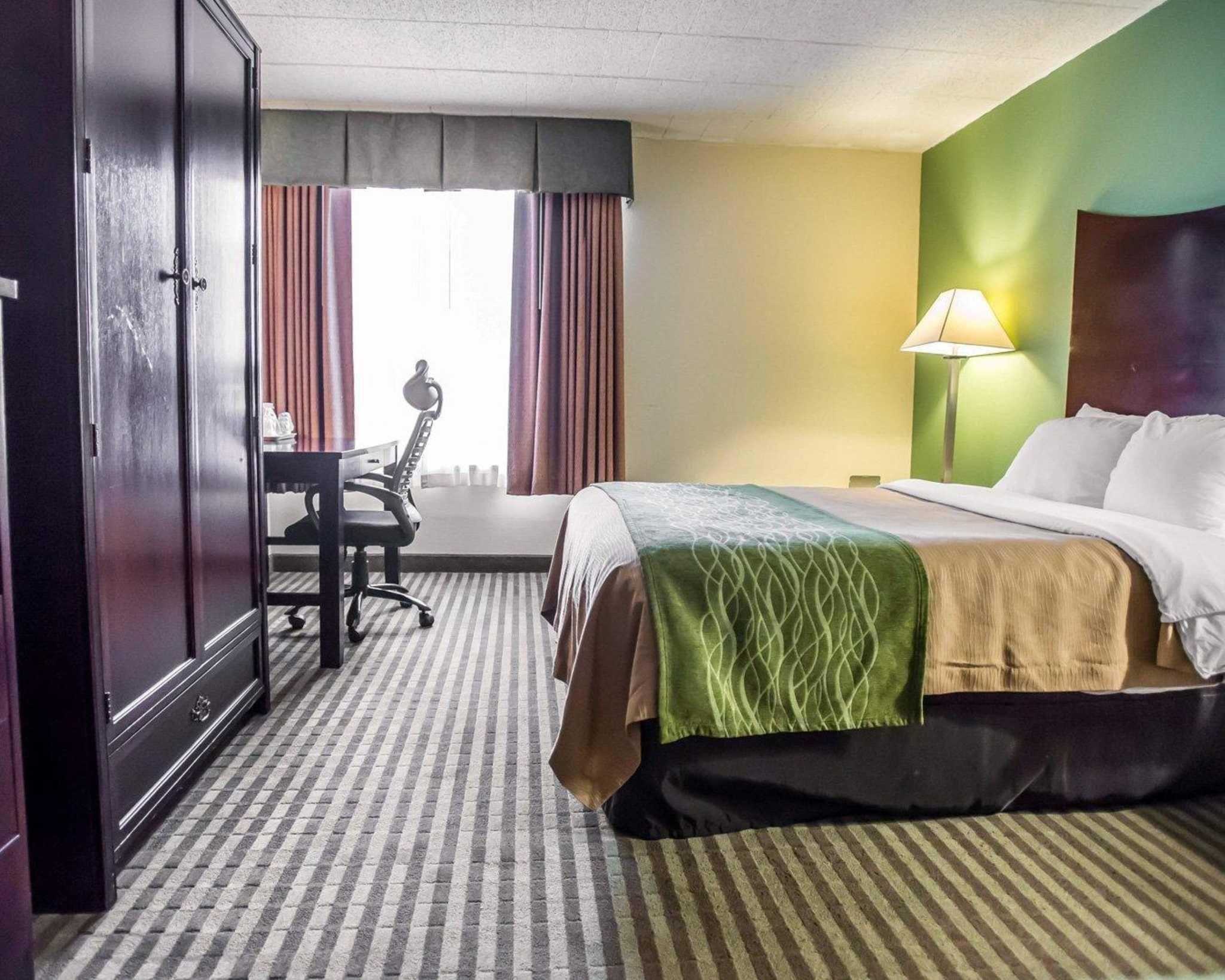 Quadruple Room Two Queen Beds Non Smoking or Ground floor or Pet Friendly