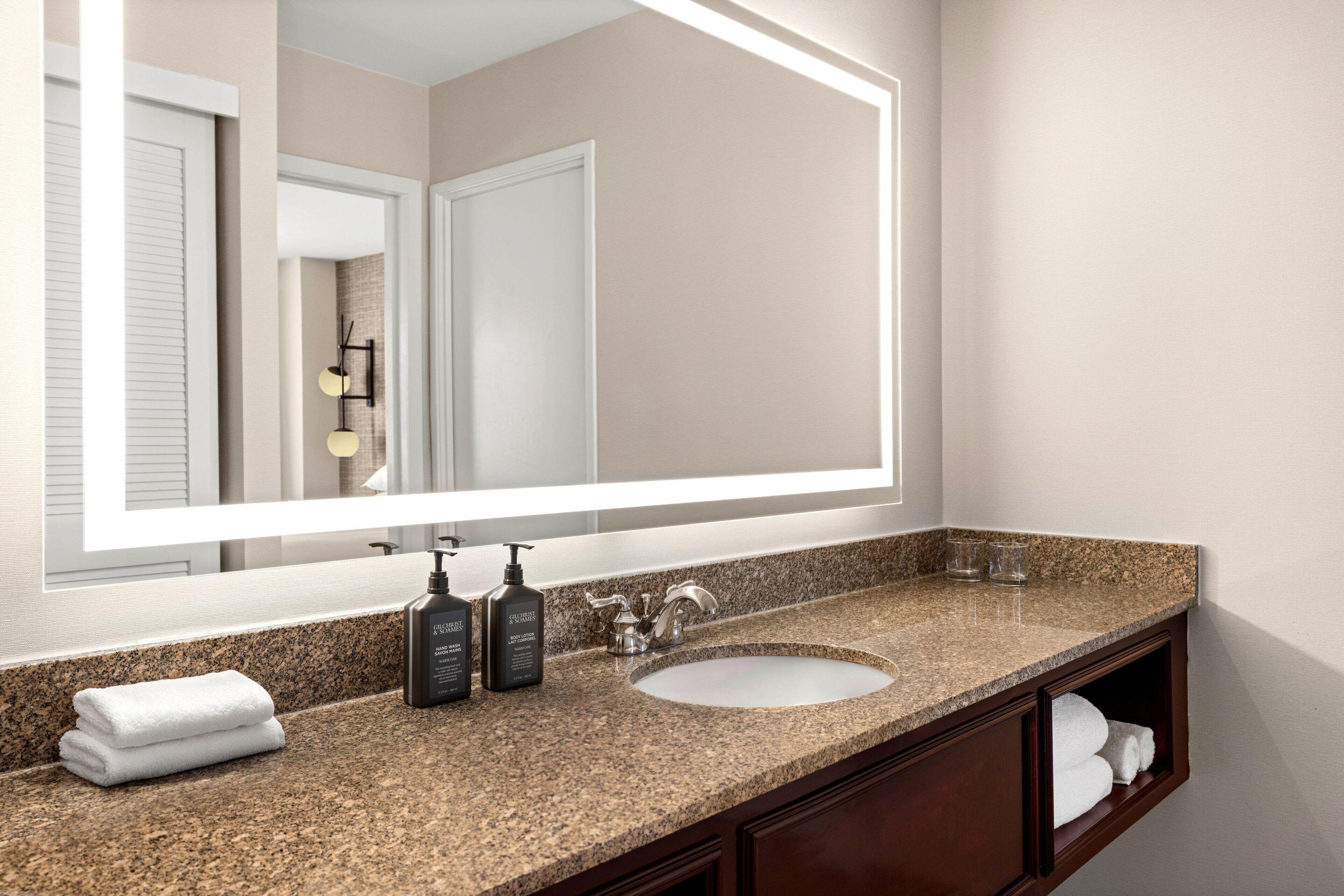 One-Bedroom Suite Two Double Beds Sofa Bed Adapted Tub Mobility Accessible,1706278420:JPEG