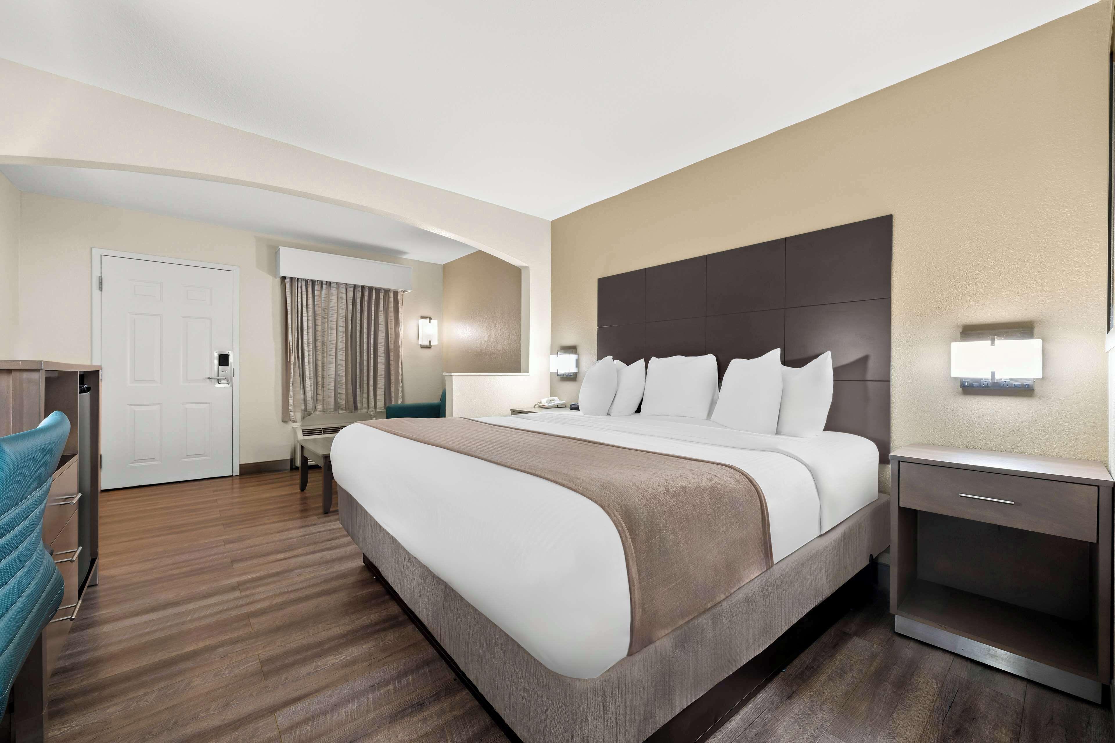 King Room with Sofa Bed - Smoking