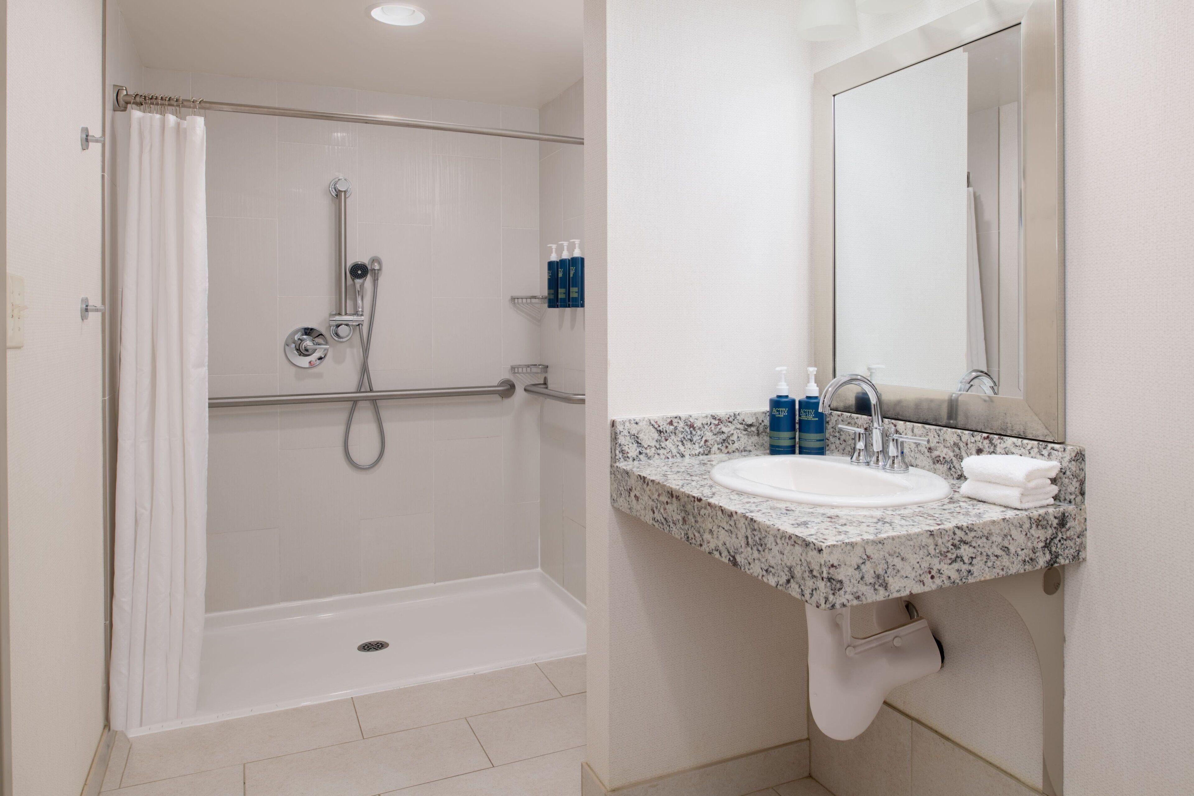 Traditional King Suite Sofa Bed Pool view Mobility Accessible Roll Shower,1427042068:JPEG