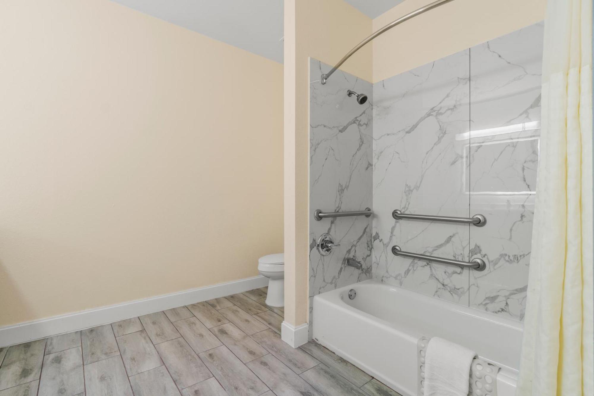 1 King Bed Accessible Suite Non Smoking