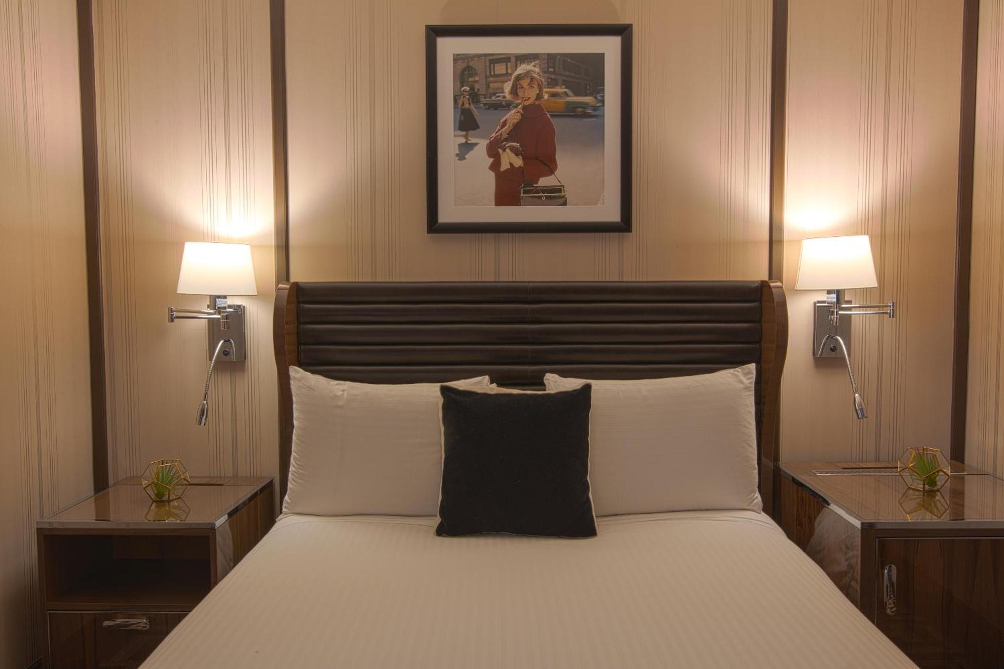 Superior 1 Queen Bed,1555901728:JPEG