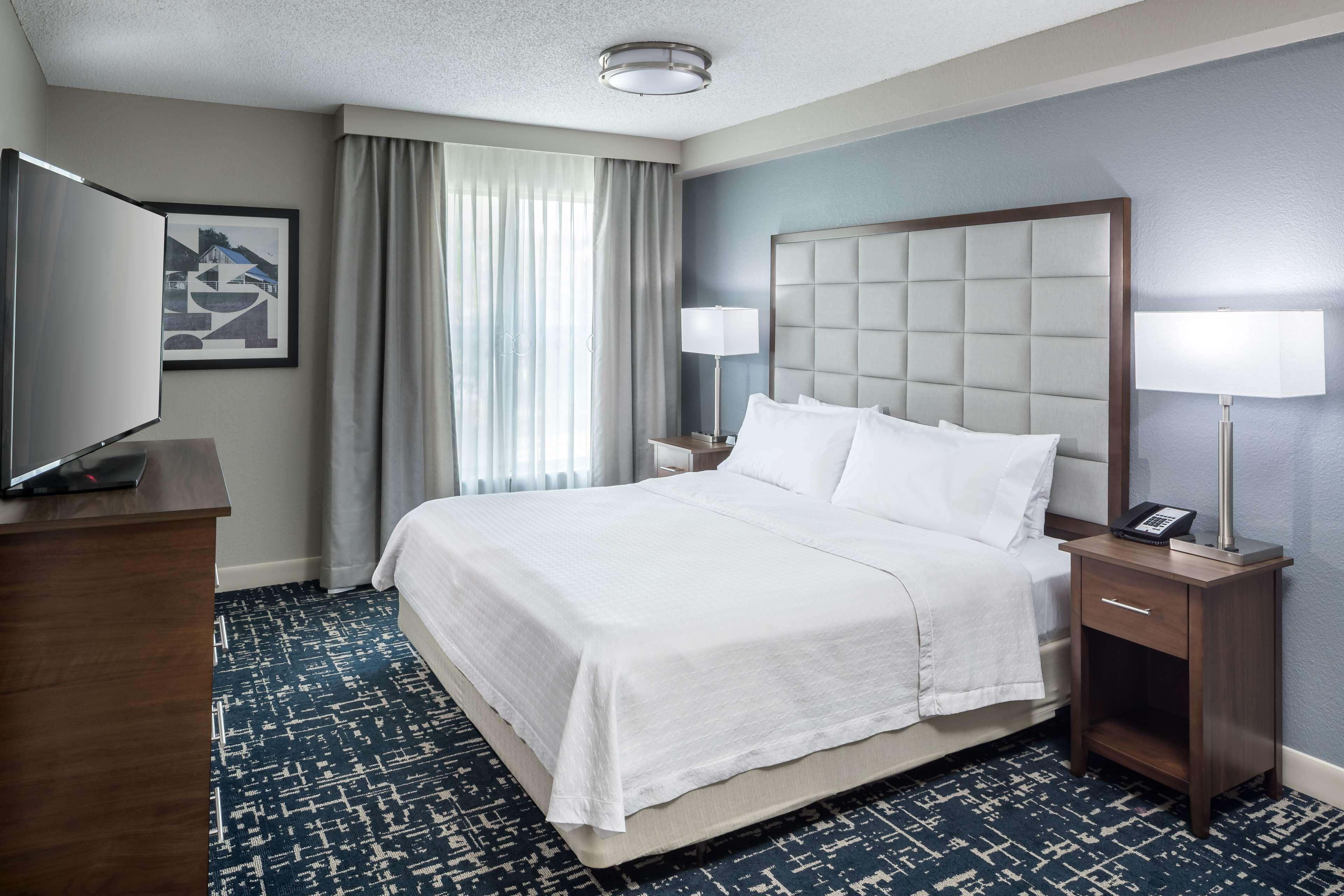 King Suite Accessible Tub Mobility Hearing Access or Non-Smoking,1552177681:JPEG