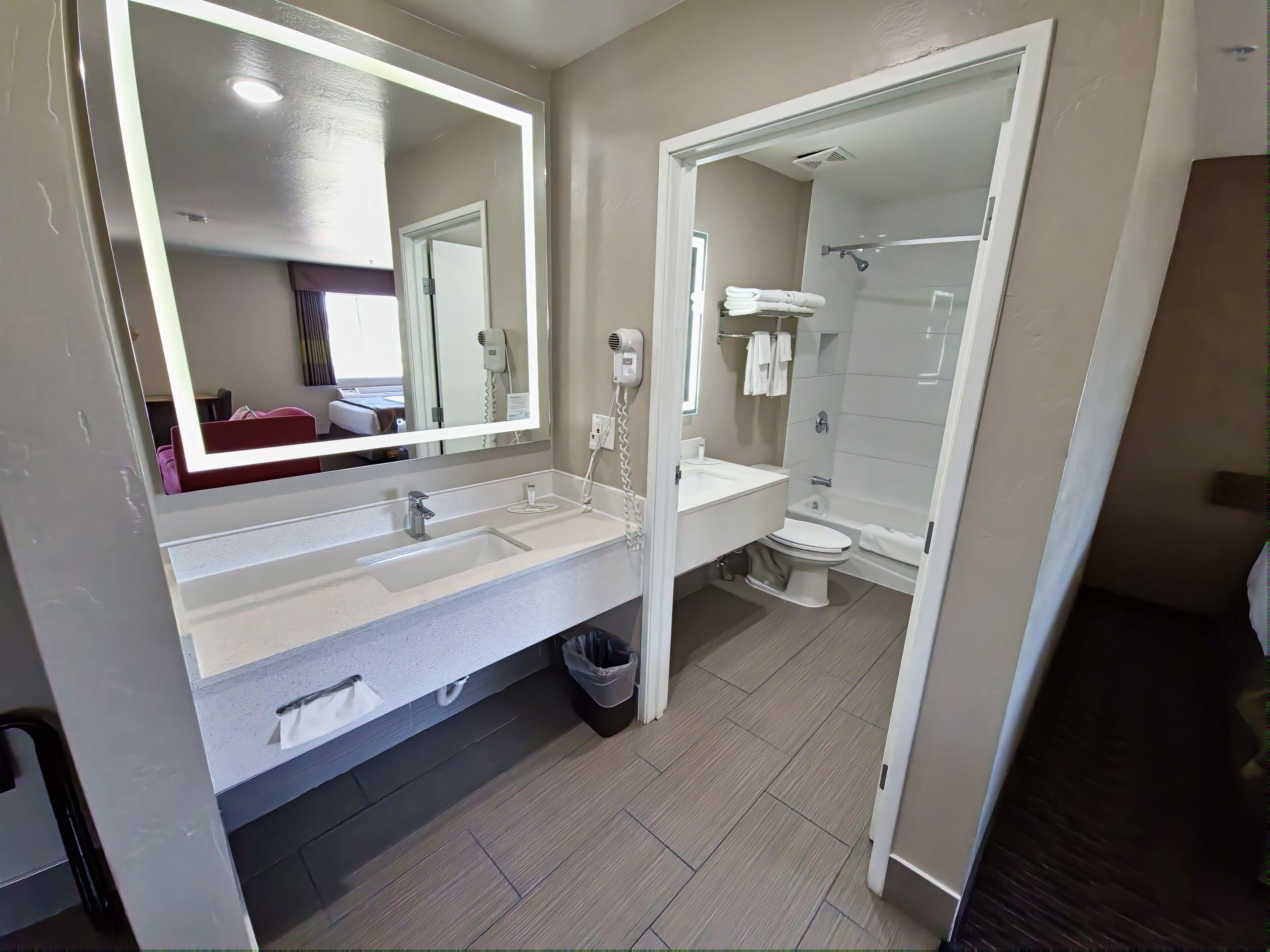 Studio Queen Suite Two Queen Beds Non-Smoking,1516958917:JPEG