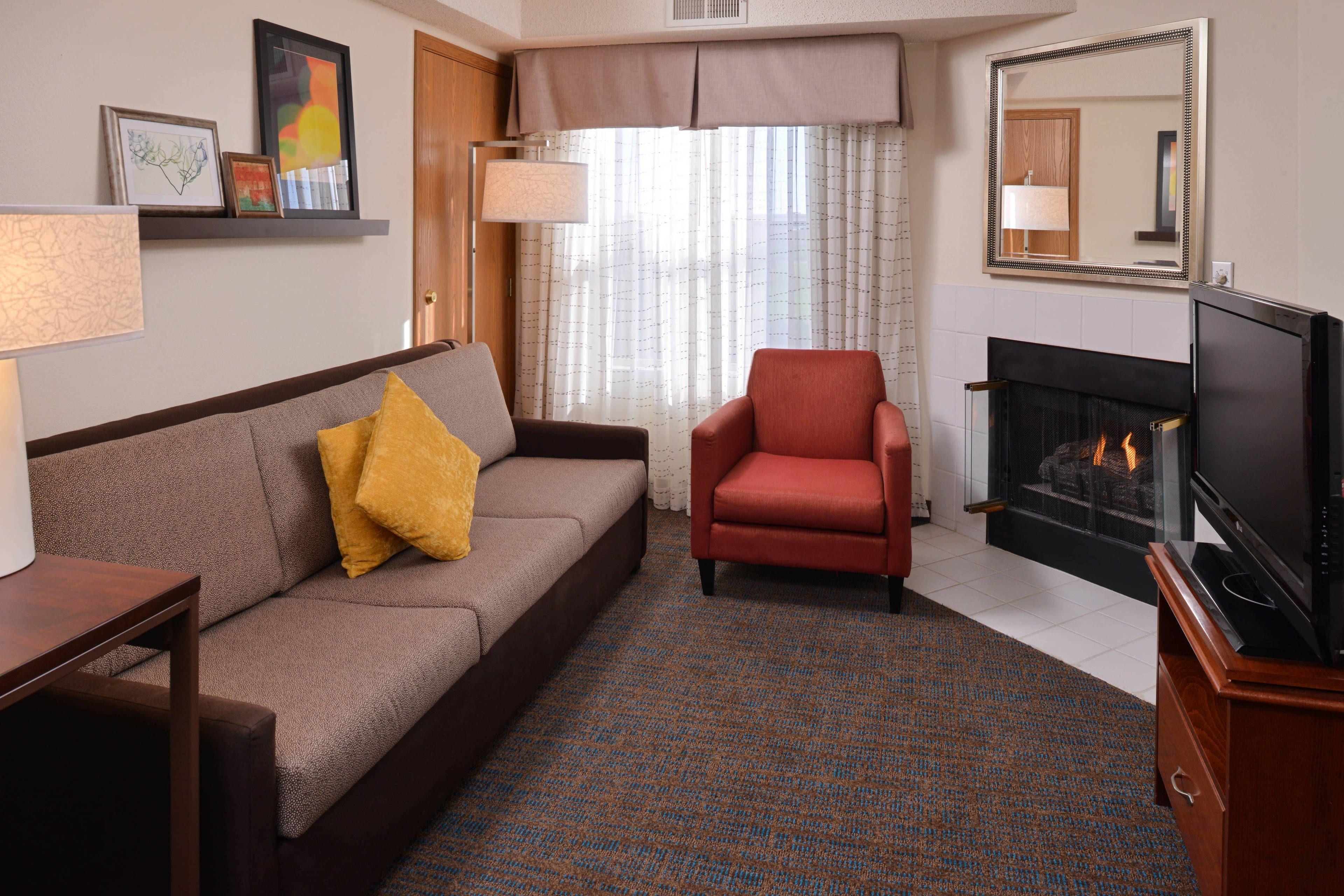 Two-Bedroom Suite Fireplace,1709922218:JPEG