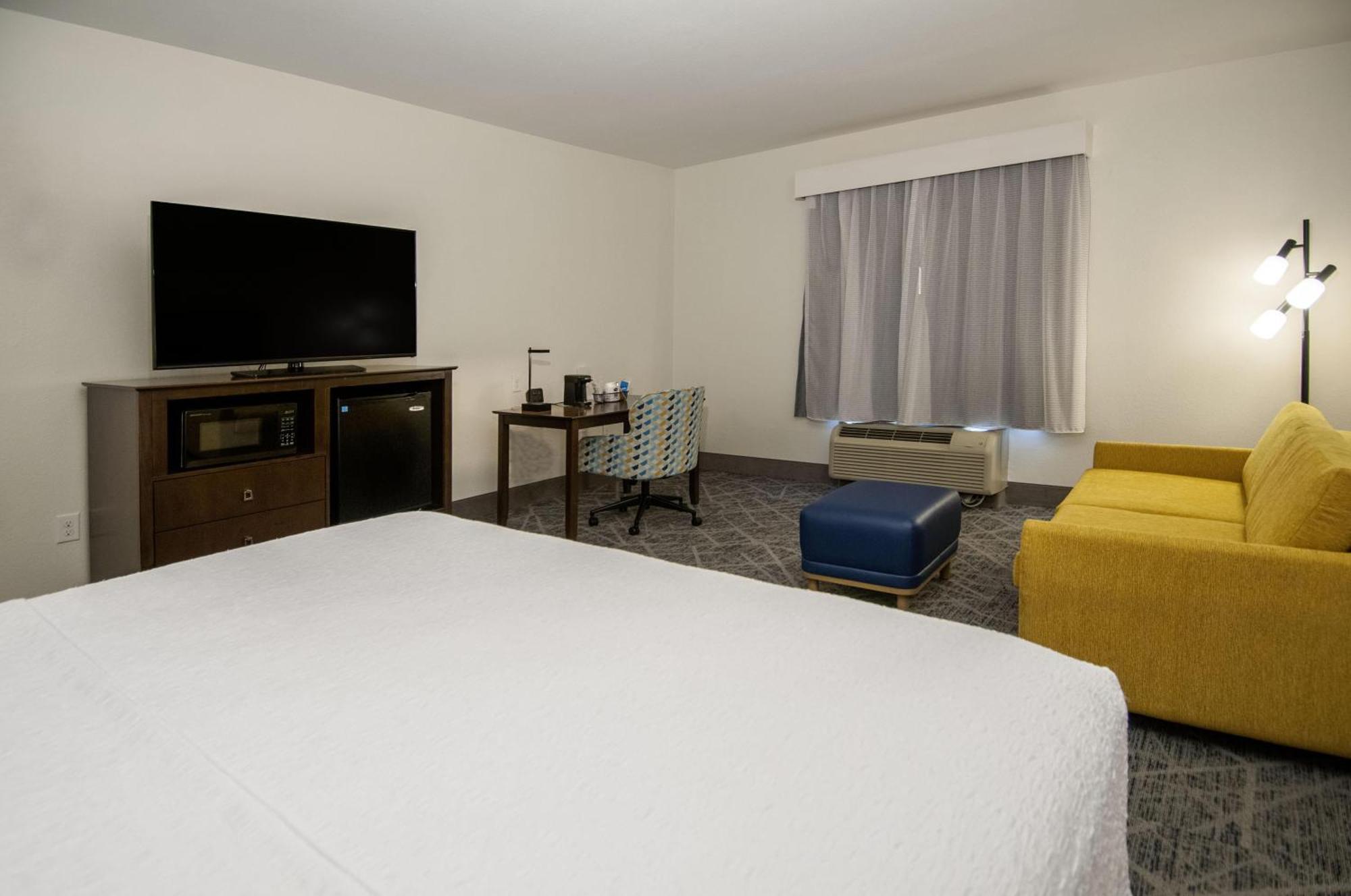 King Room with Sofa Bed - Non-Smoking