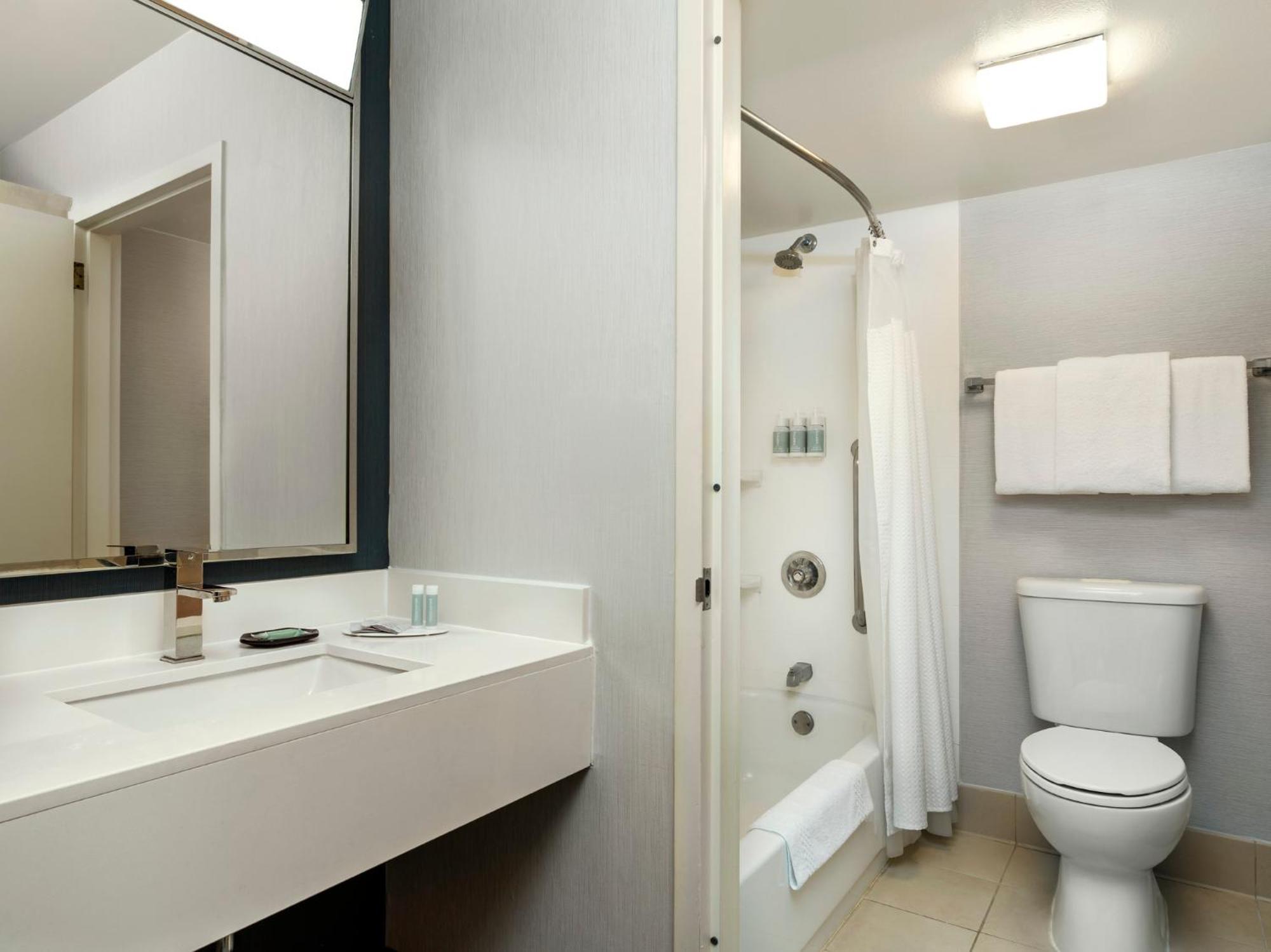 1 Bedroom 2 room Suite, 2 Doubles