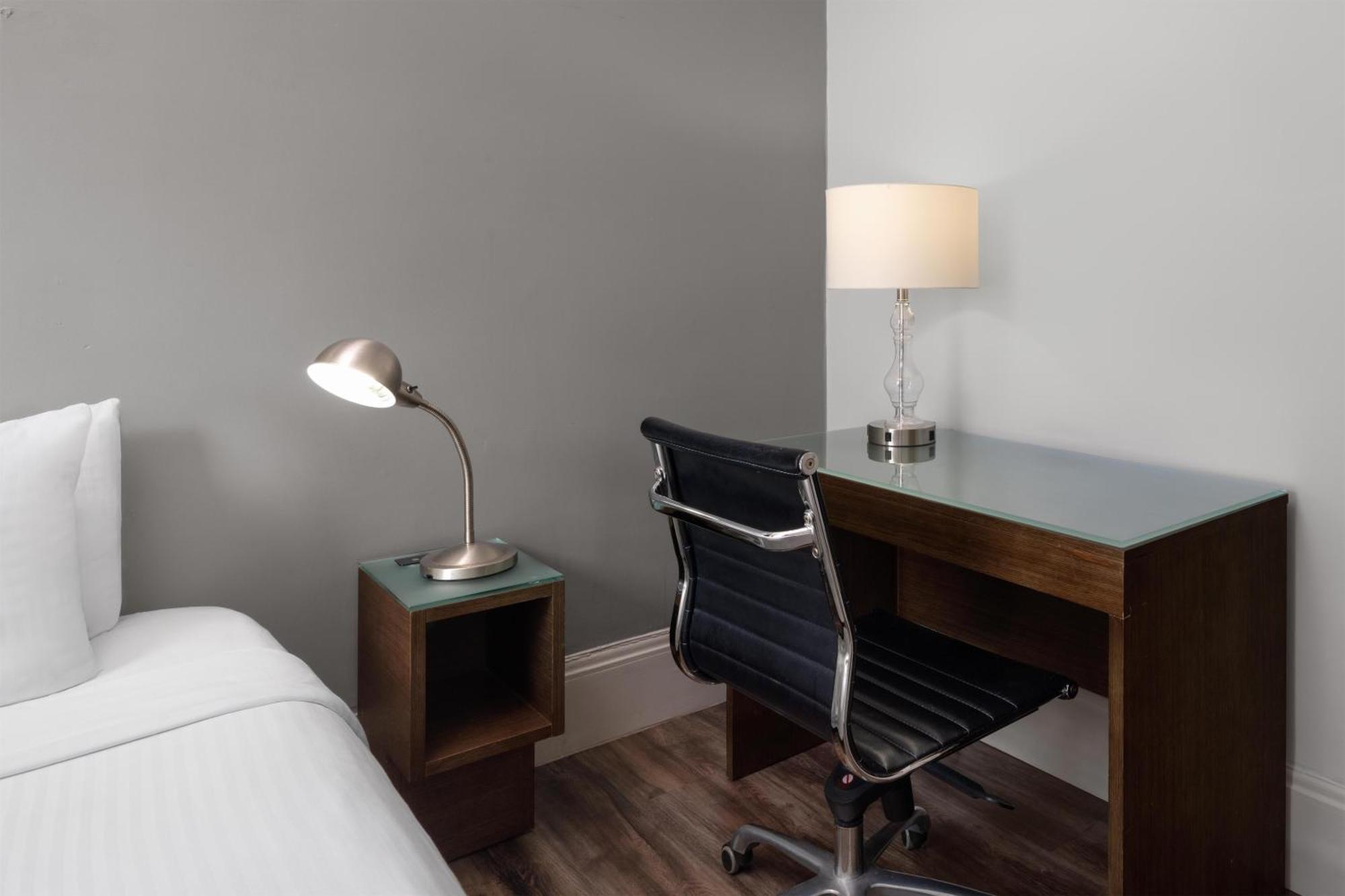Single Room Roll Shower Work Desk Mobility Access or Non-Smoking,1742621942:JPEG