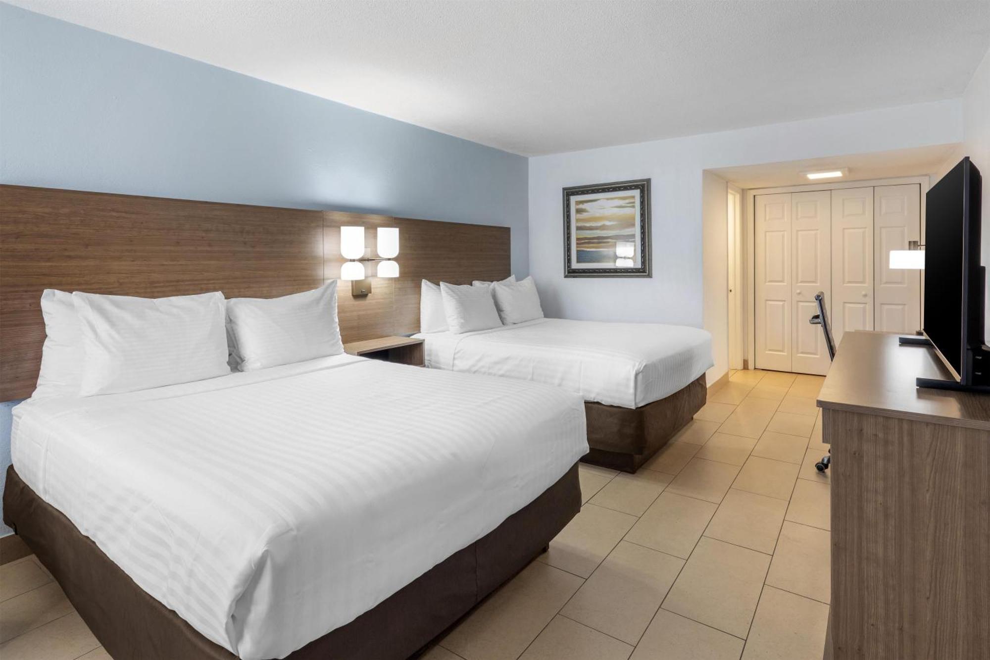 Queen Room with Two Queen Beds - Pet Friendly/Downstairs - Non-Smoking
