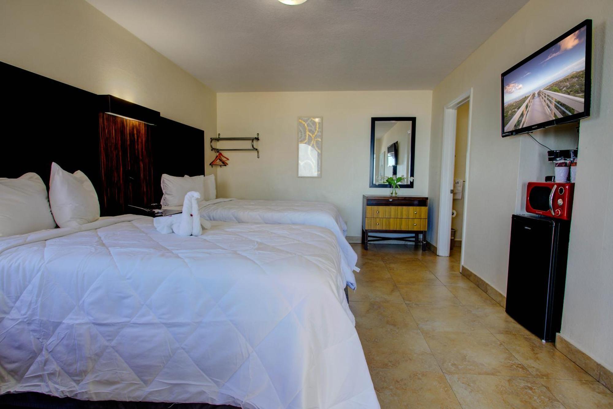 Deluxe Double Room with Side Sea View