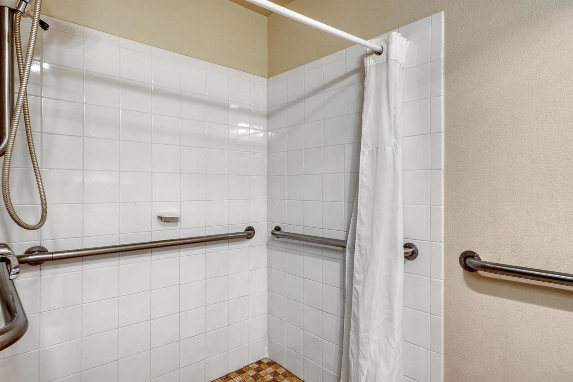 King Room with Roll-in Shower - Disability Access/Non-Smoking