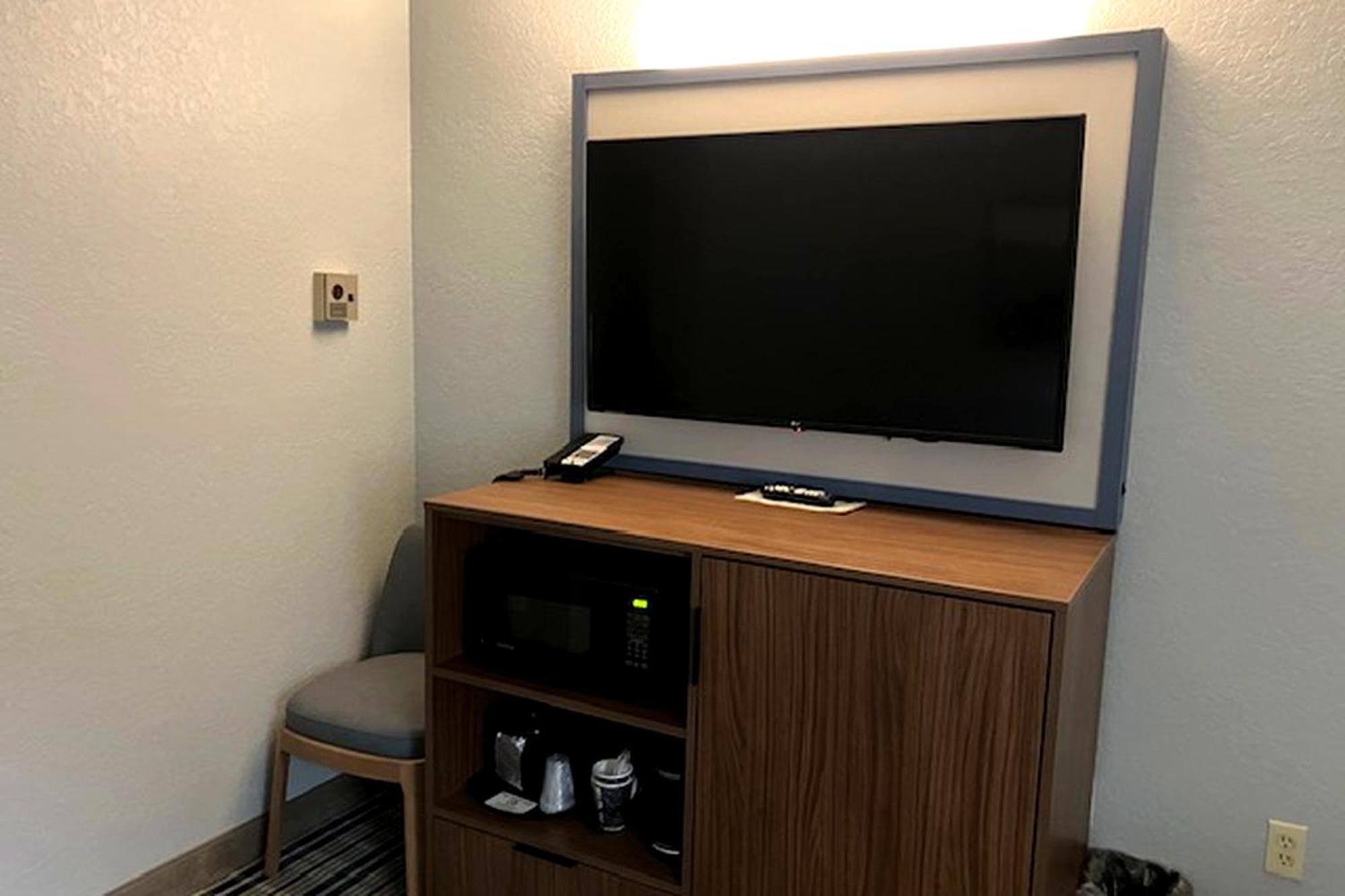 One-Bedroom King Suite - Non-Smoking