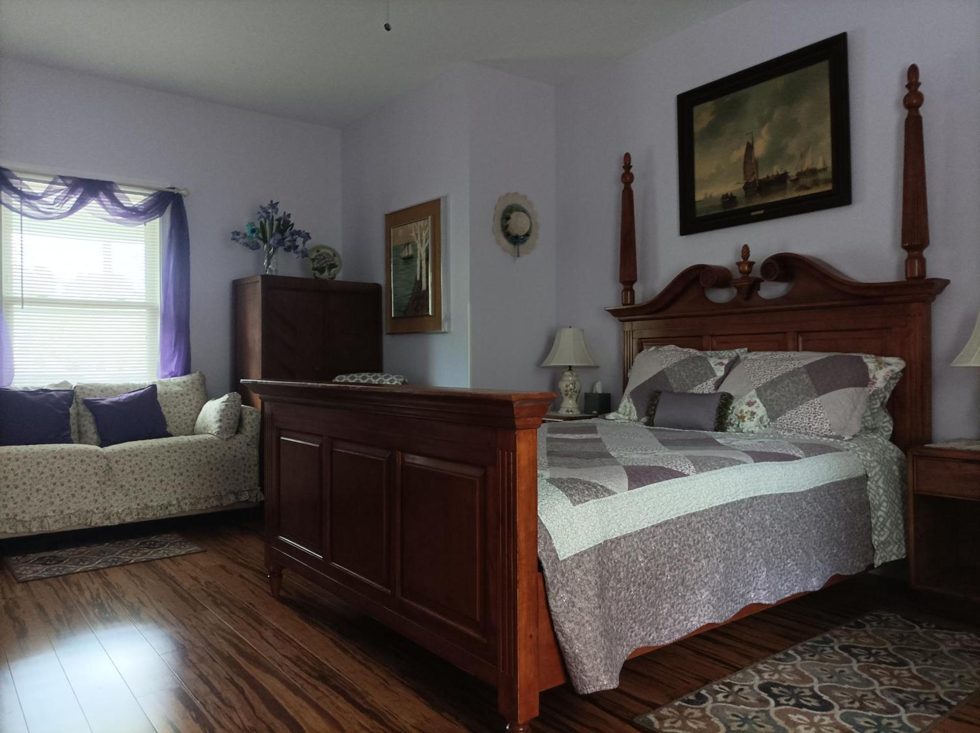 Queen Suite