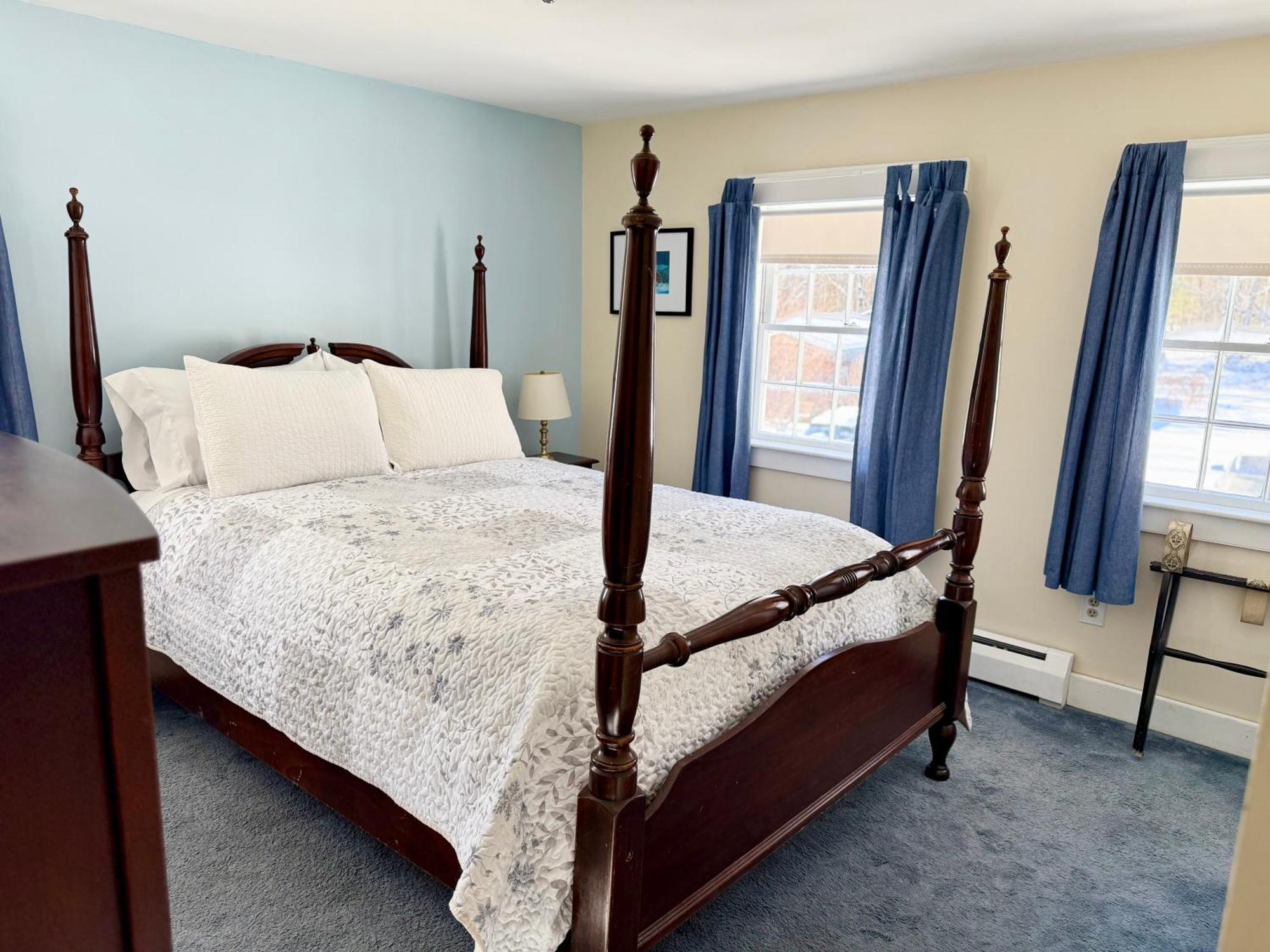 Queen Room,1743145145:JPEG