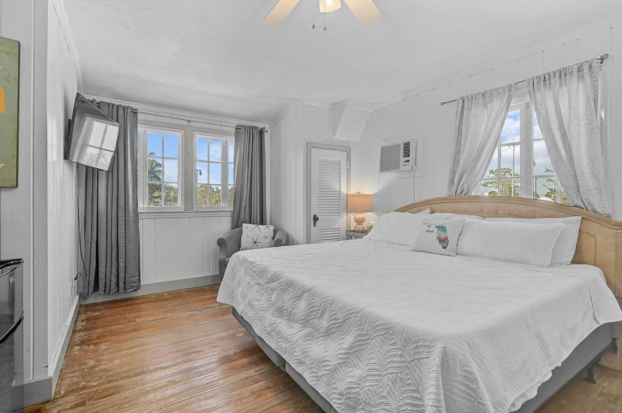 Double Room,1743171283:JPEG