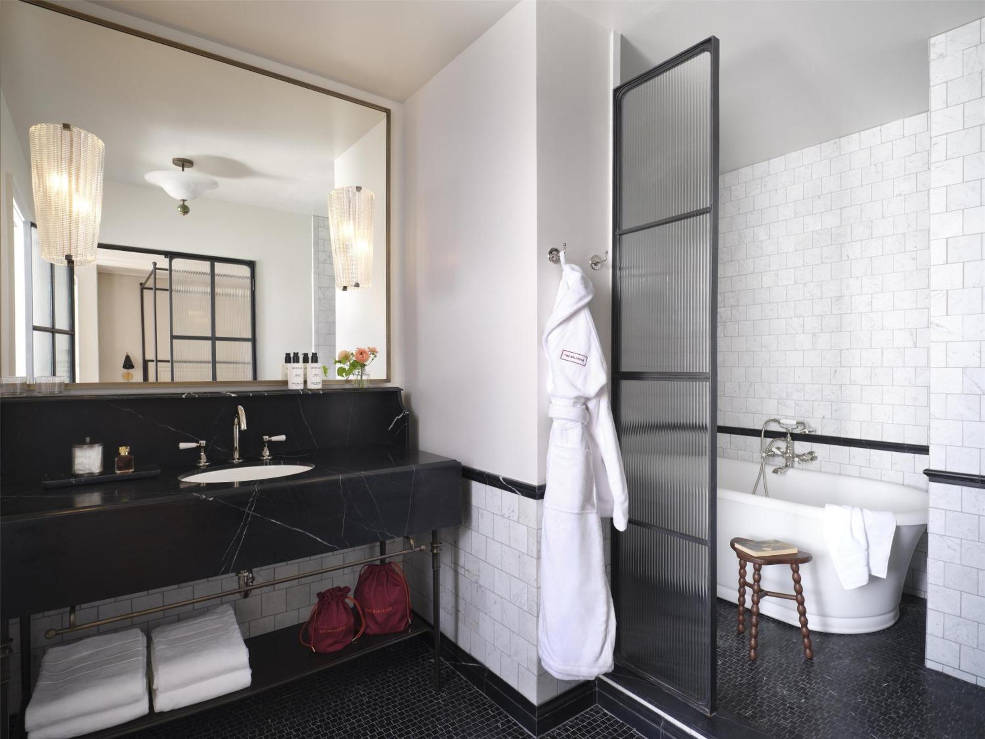 One-Bedroom Corner Suite Accessible Tub,1756430090:JPEG