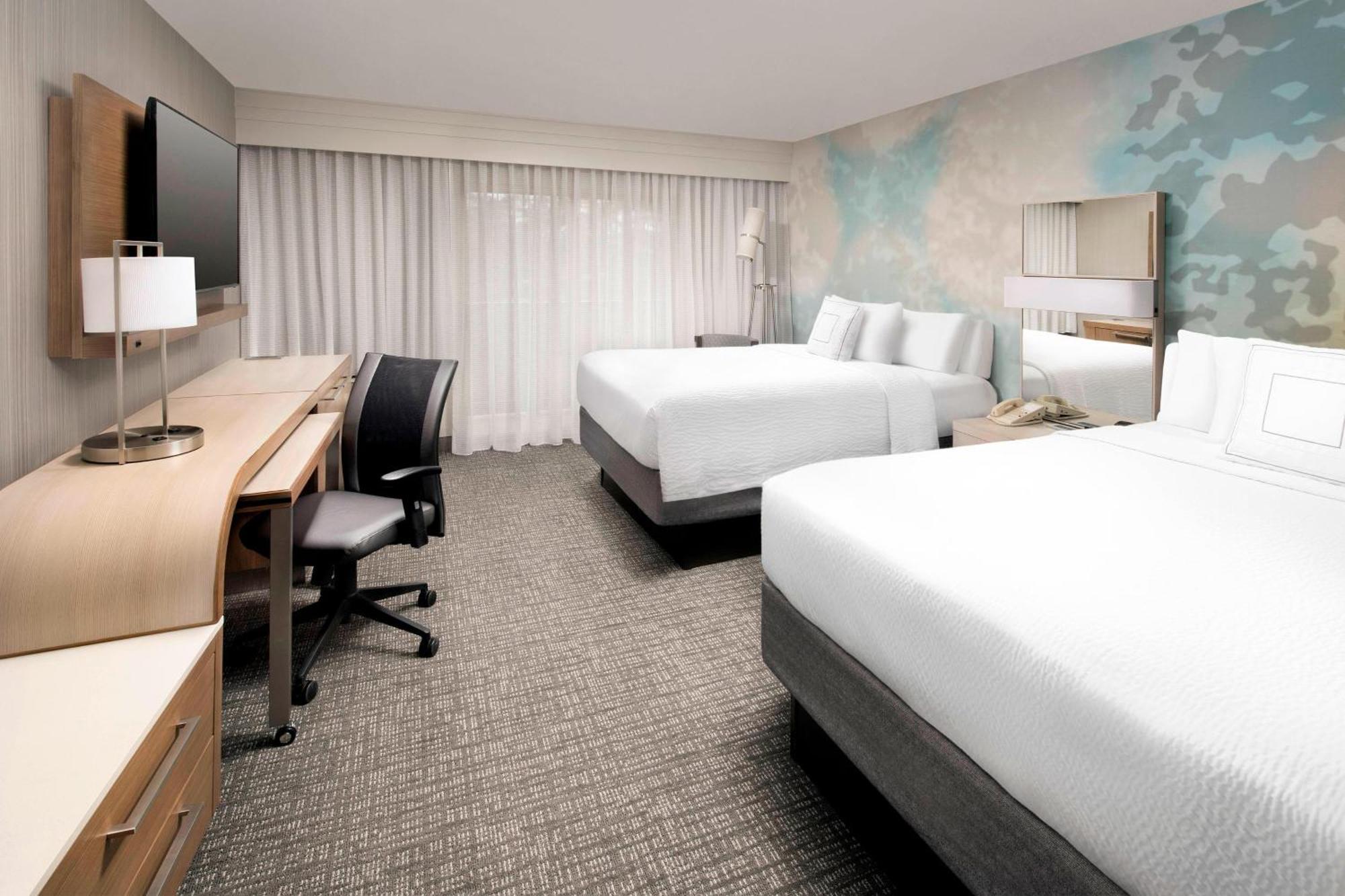 Queen Room with Two Queen Beds, Courtyard View and Balcony