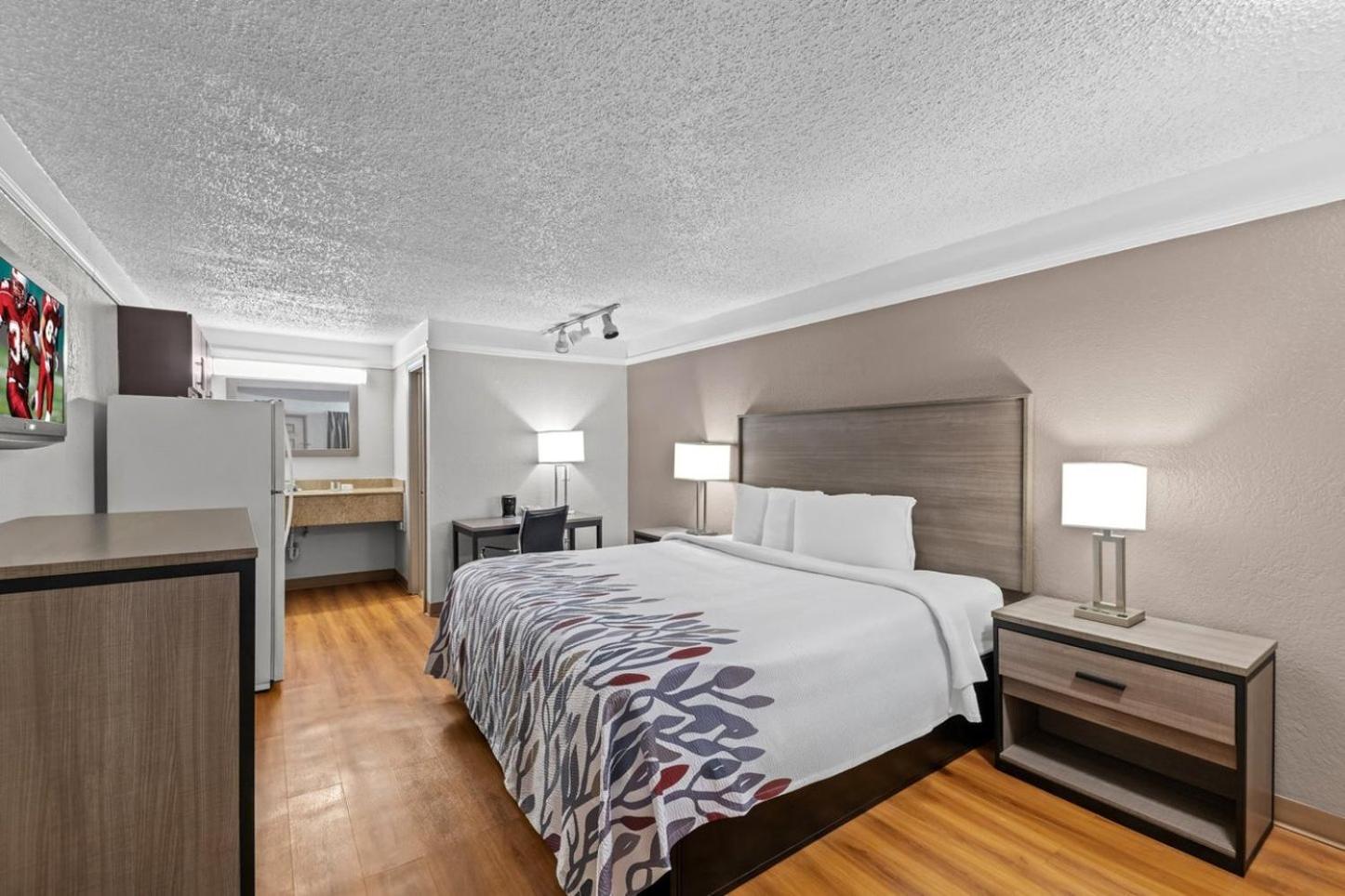 Suite King with Kitchenette Non-Smoking