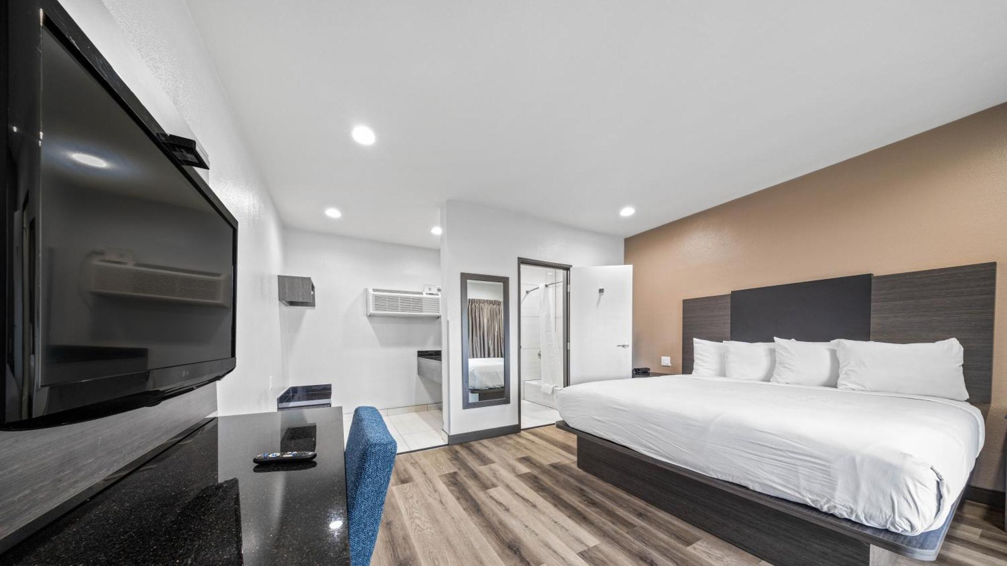 King Room,1758377677:JPEG