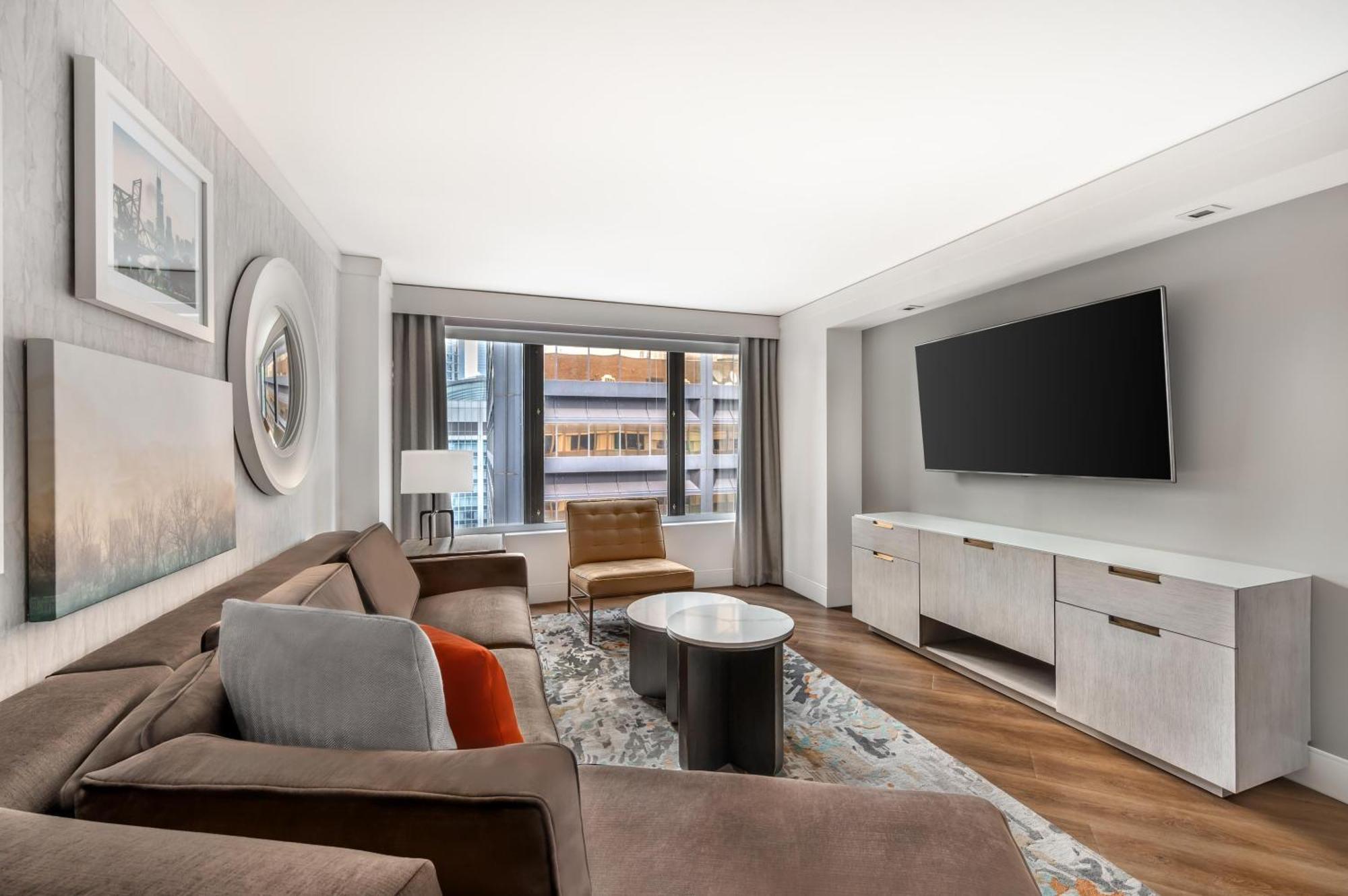 One-Bedroom King Suite Sofa Bed,1758816572:JPEG