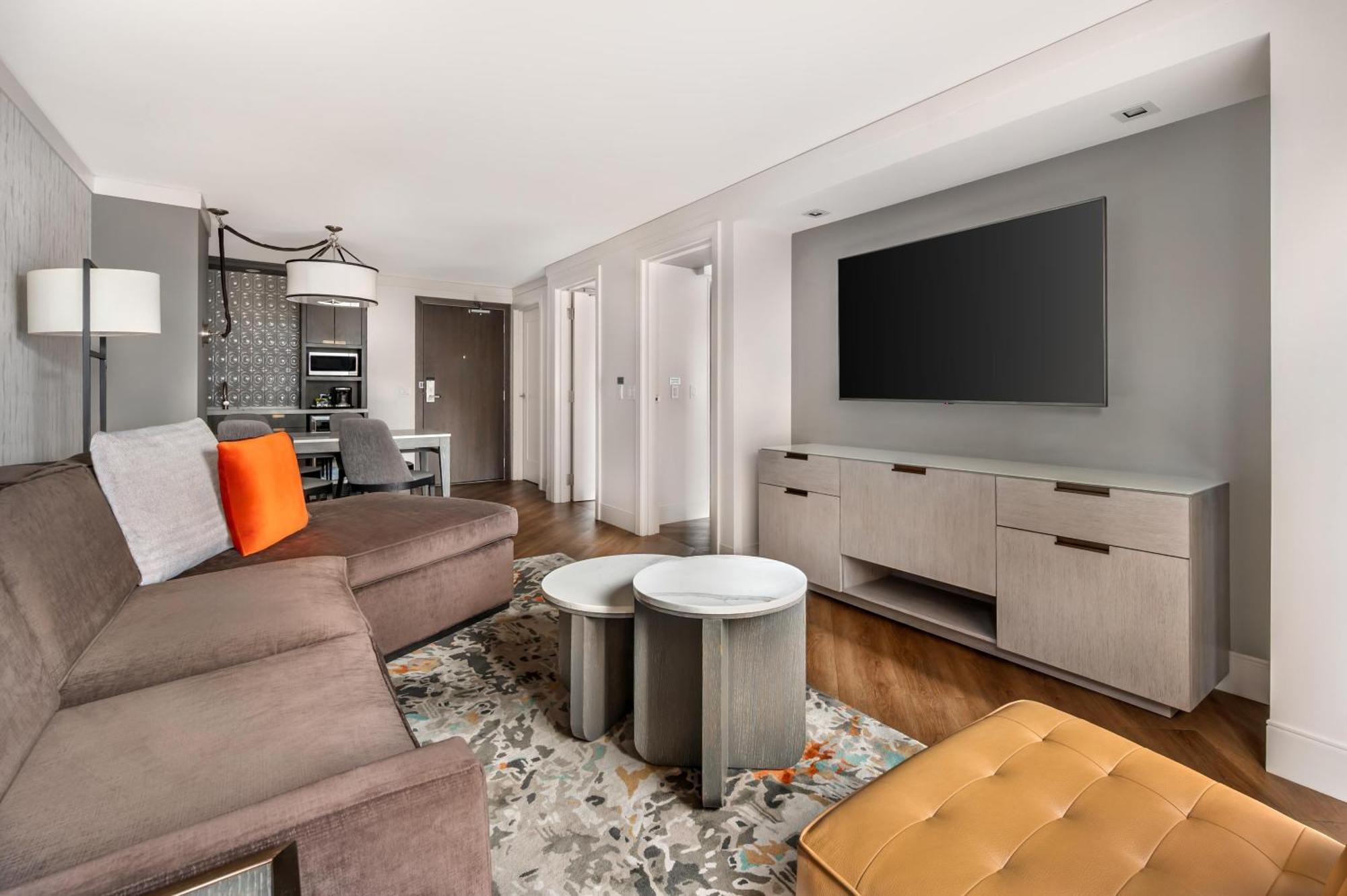 One-Bedroom King Suite Sofa Bed,1758816572:JPEG