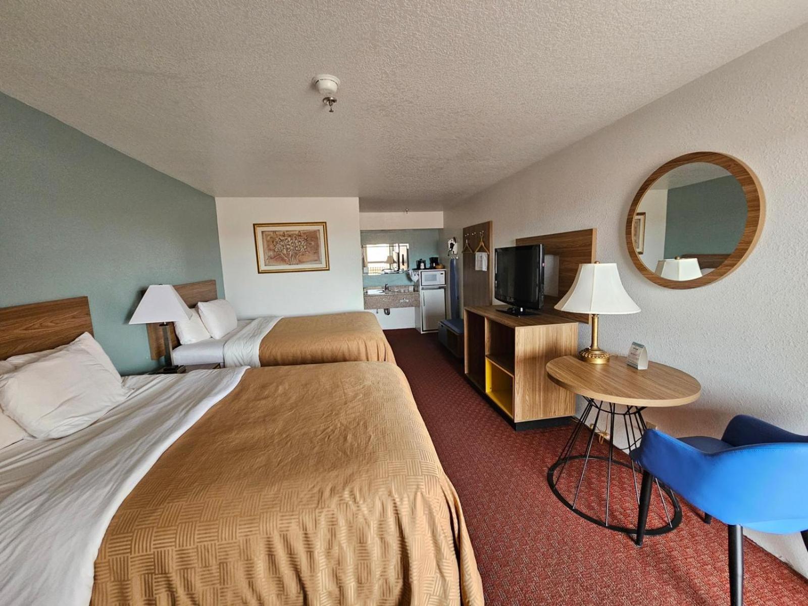 Queen Room with Two Queen Beds - Non-Smoking