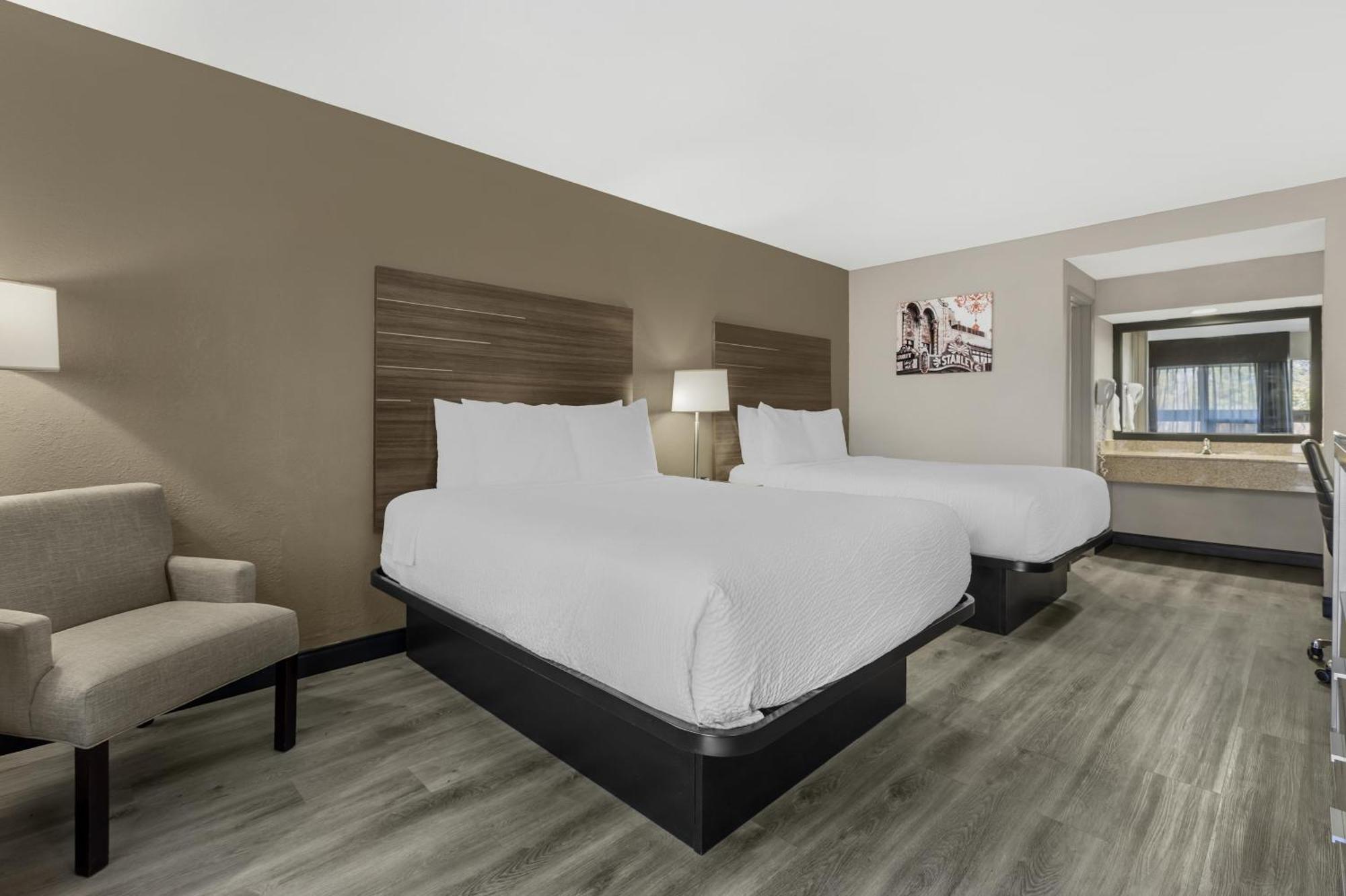Queen Room with Two Queen Beds - Pet Friendly/Non-Smoking